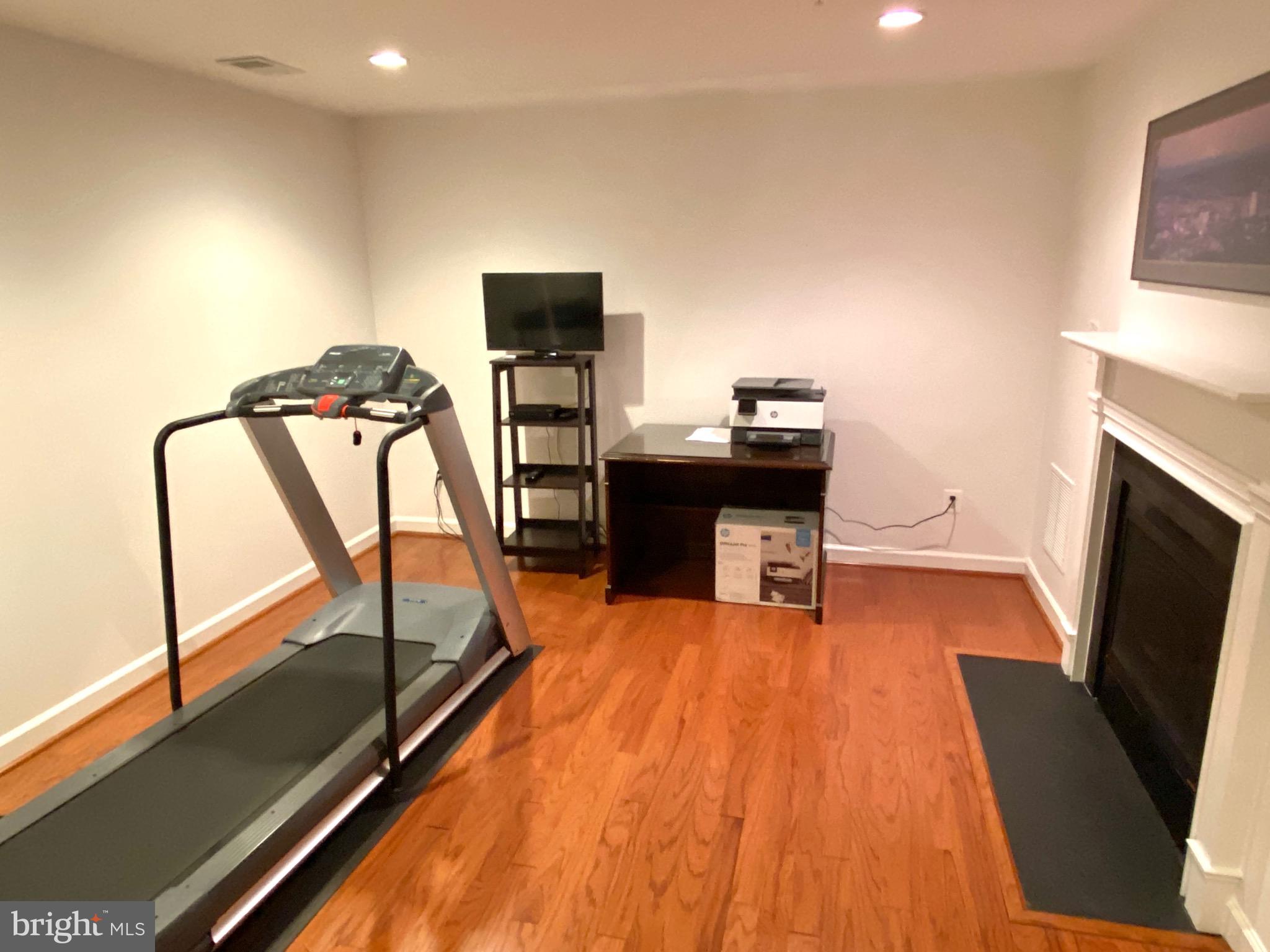 CHATHAM SQUARE - Residential Lease