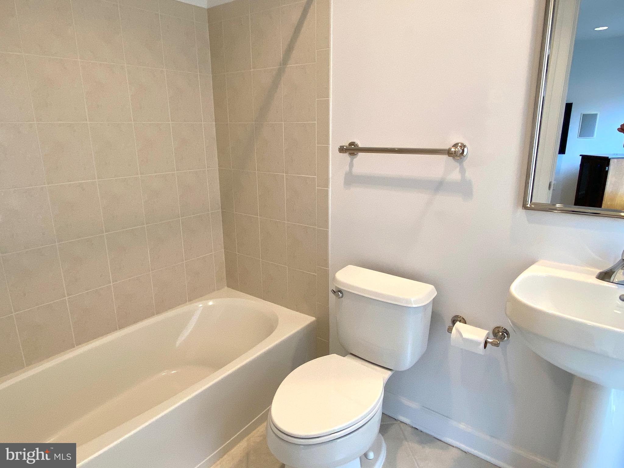 CHATHAM SQUARE - Residential Lease