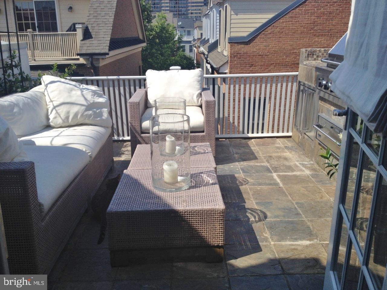 CHATHAM SQUARE - Residential Lease