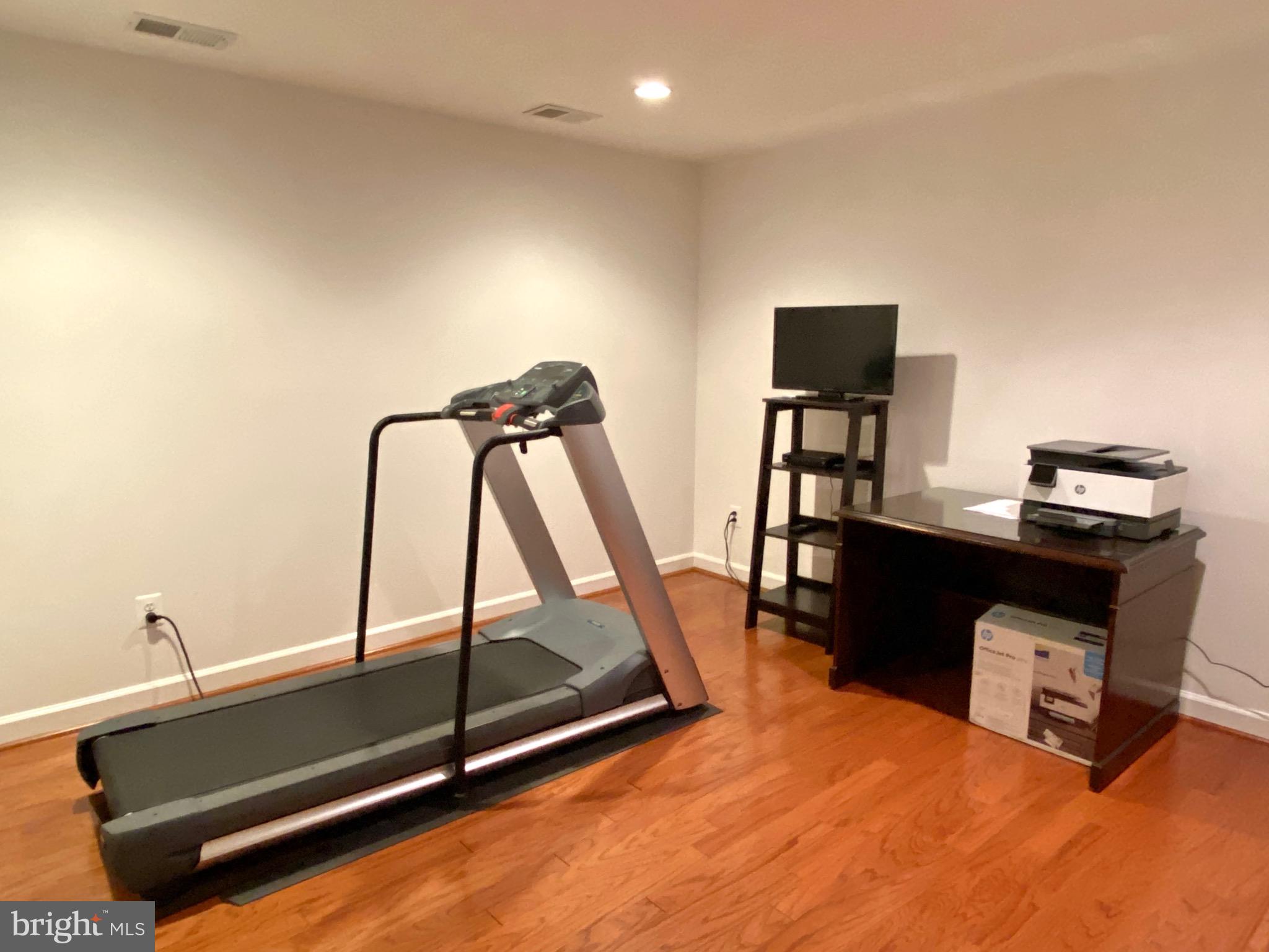 CHATHAM SQUARE - Residential Lease