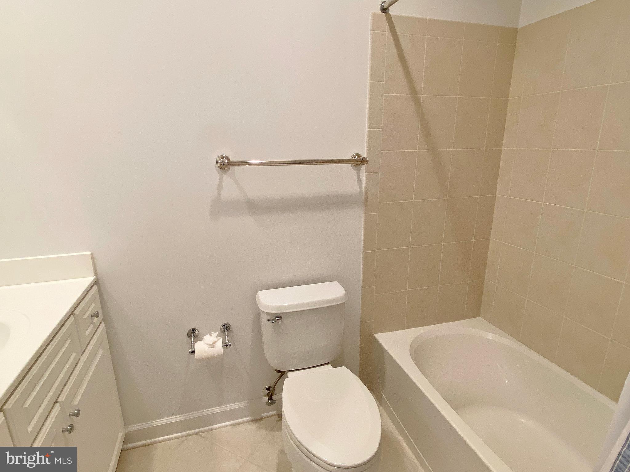 CHATHAM SQUARE - Residential Lease