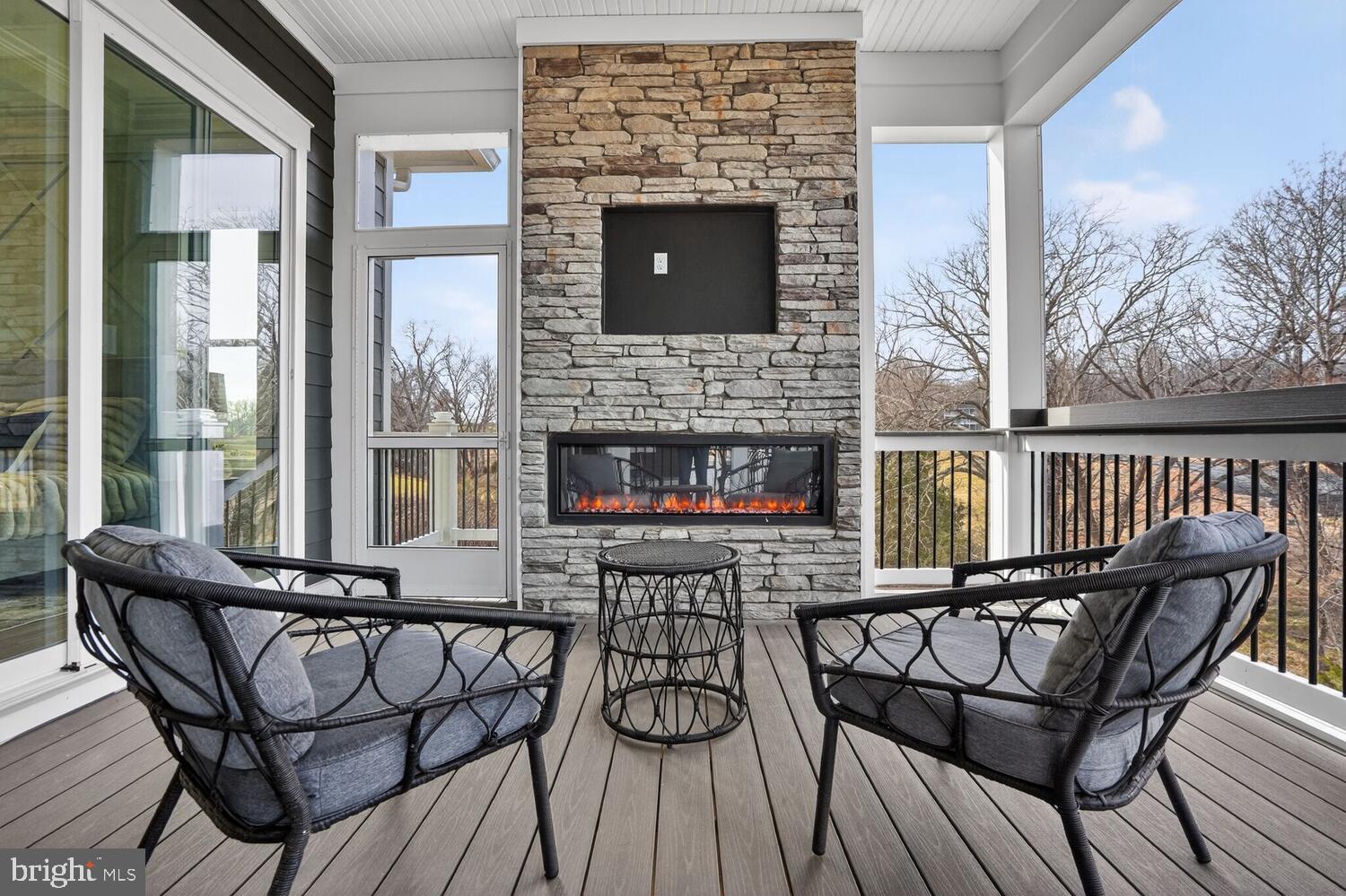 ROCK ISLAND LANDING - Residential