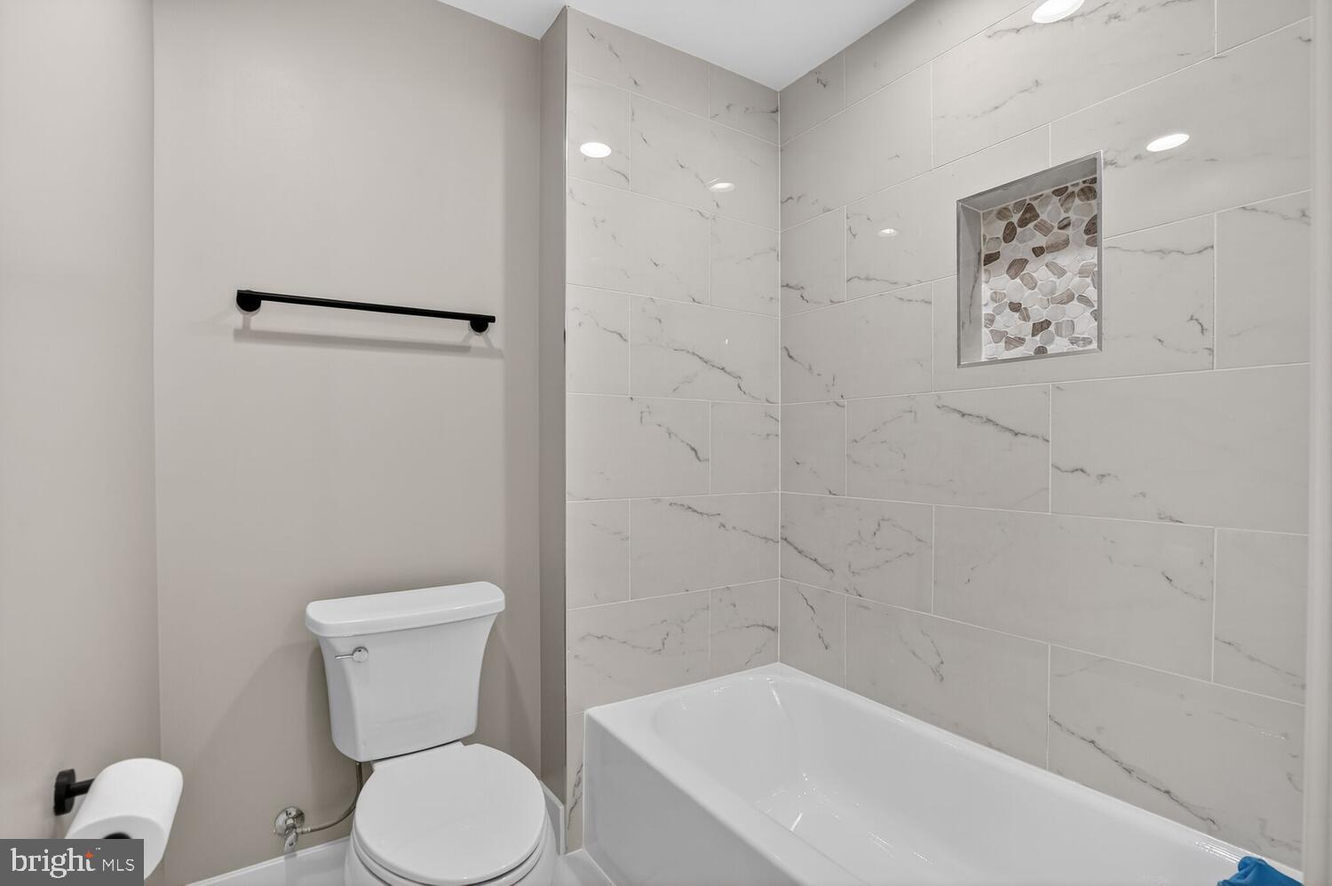 ROCK ISLAND LANDING - Residential