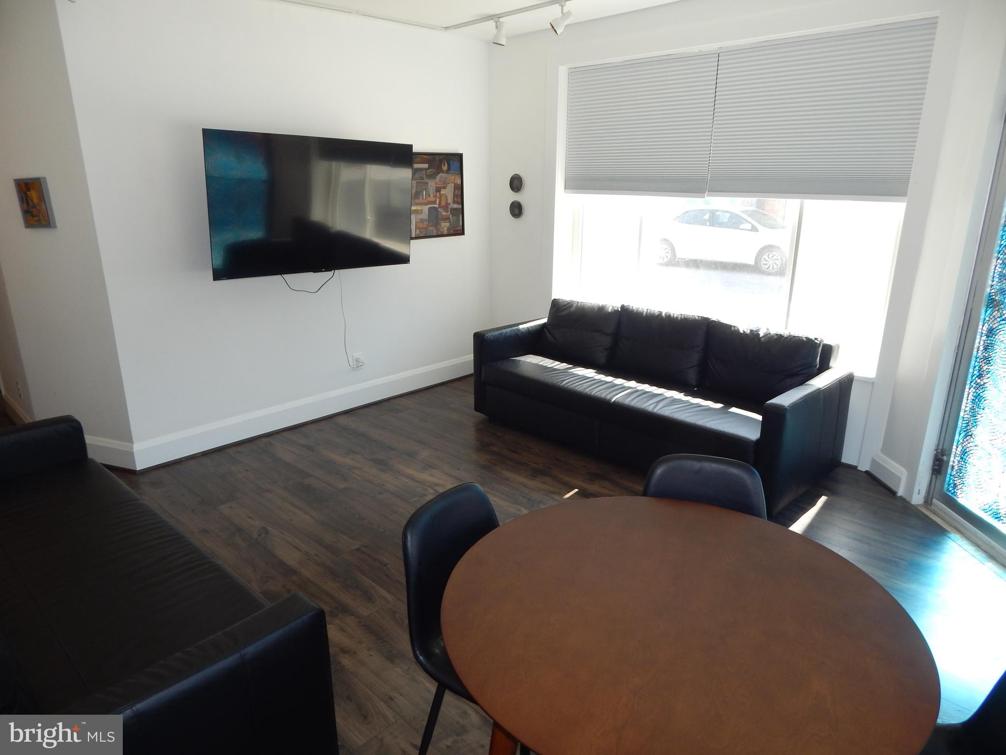 LITTLE ITALY - Residential Lease