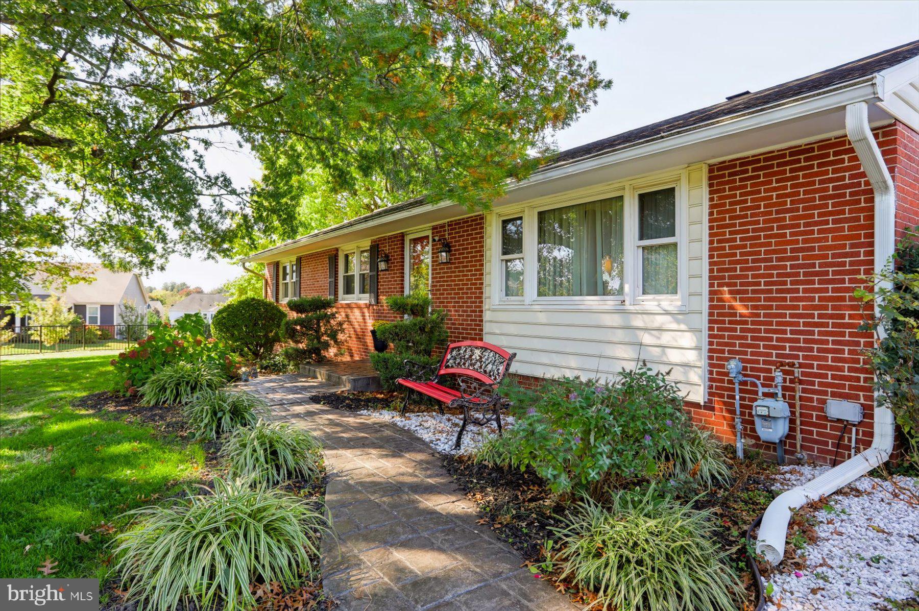 606 LANCELOT LANE
