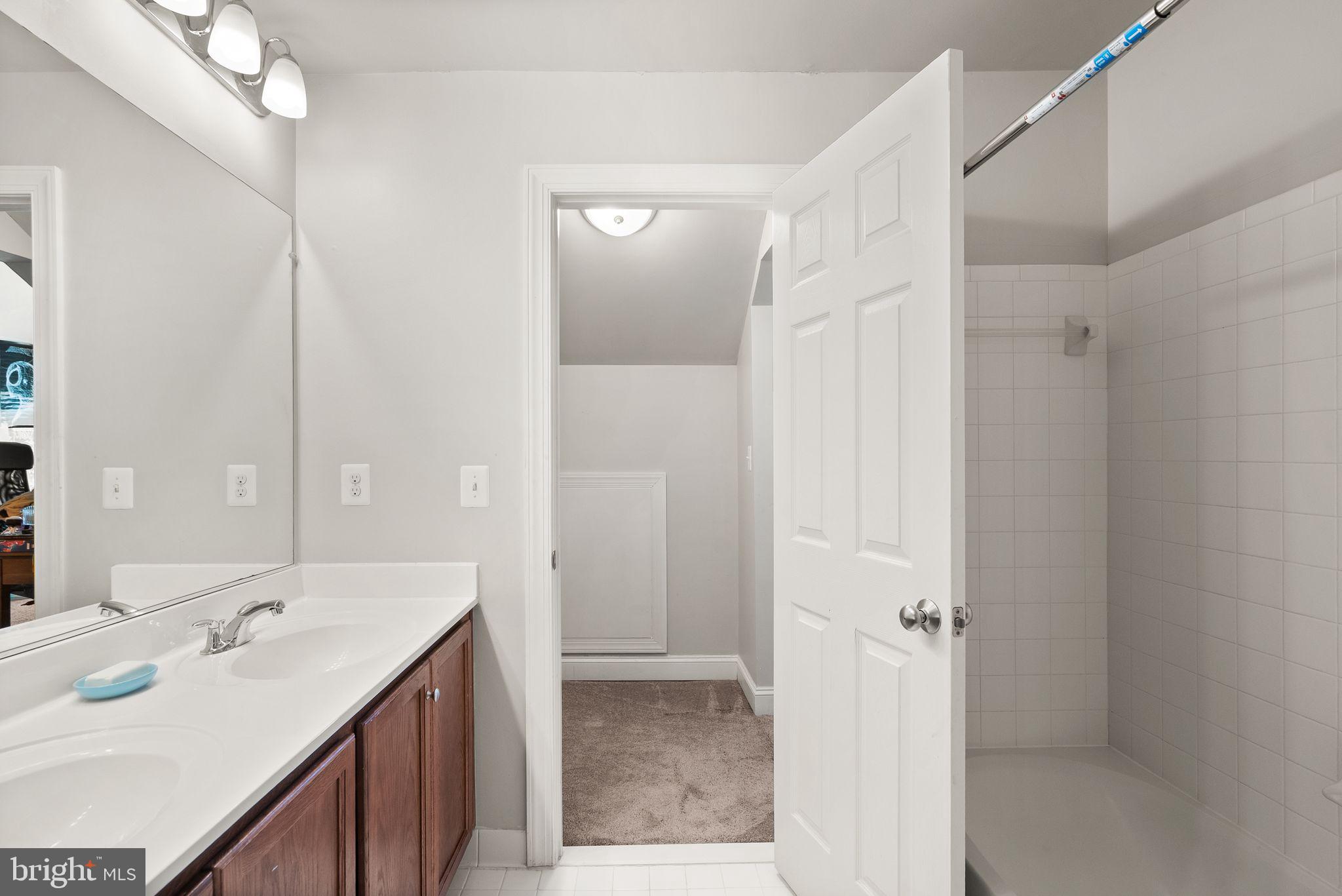 SARATOGA TOWNHOUSES - Residential