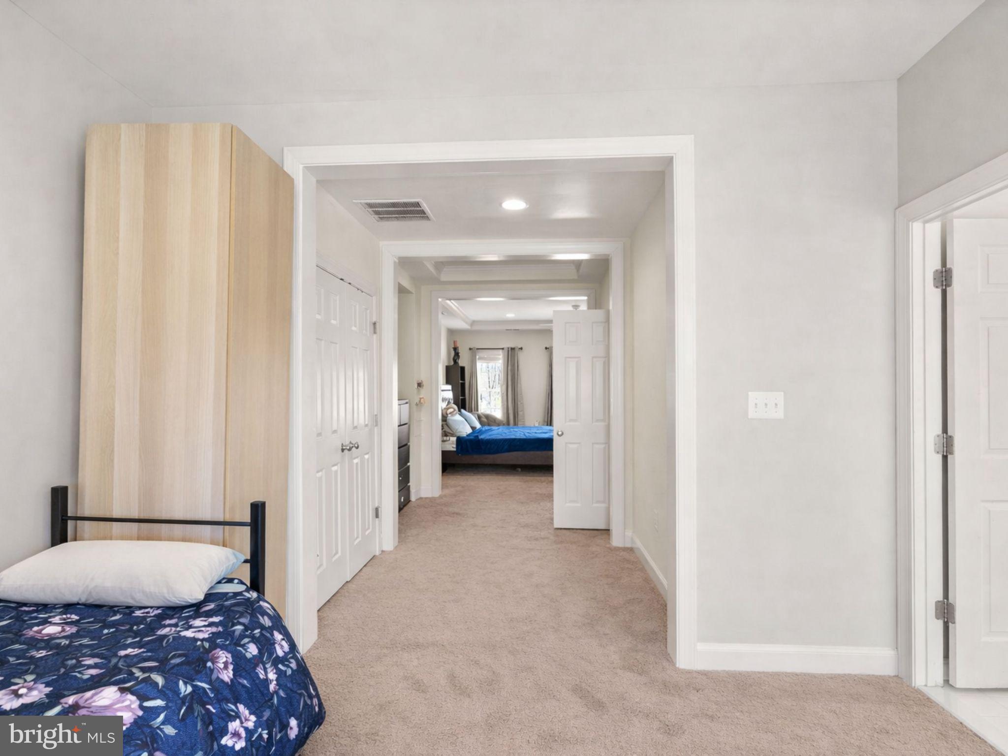 SARATOGA TOWNHOUSES - Residential