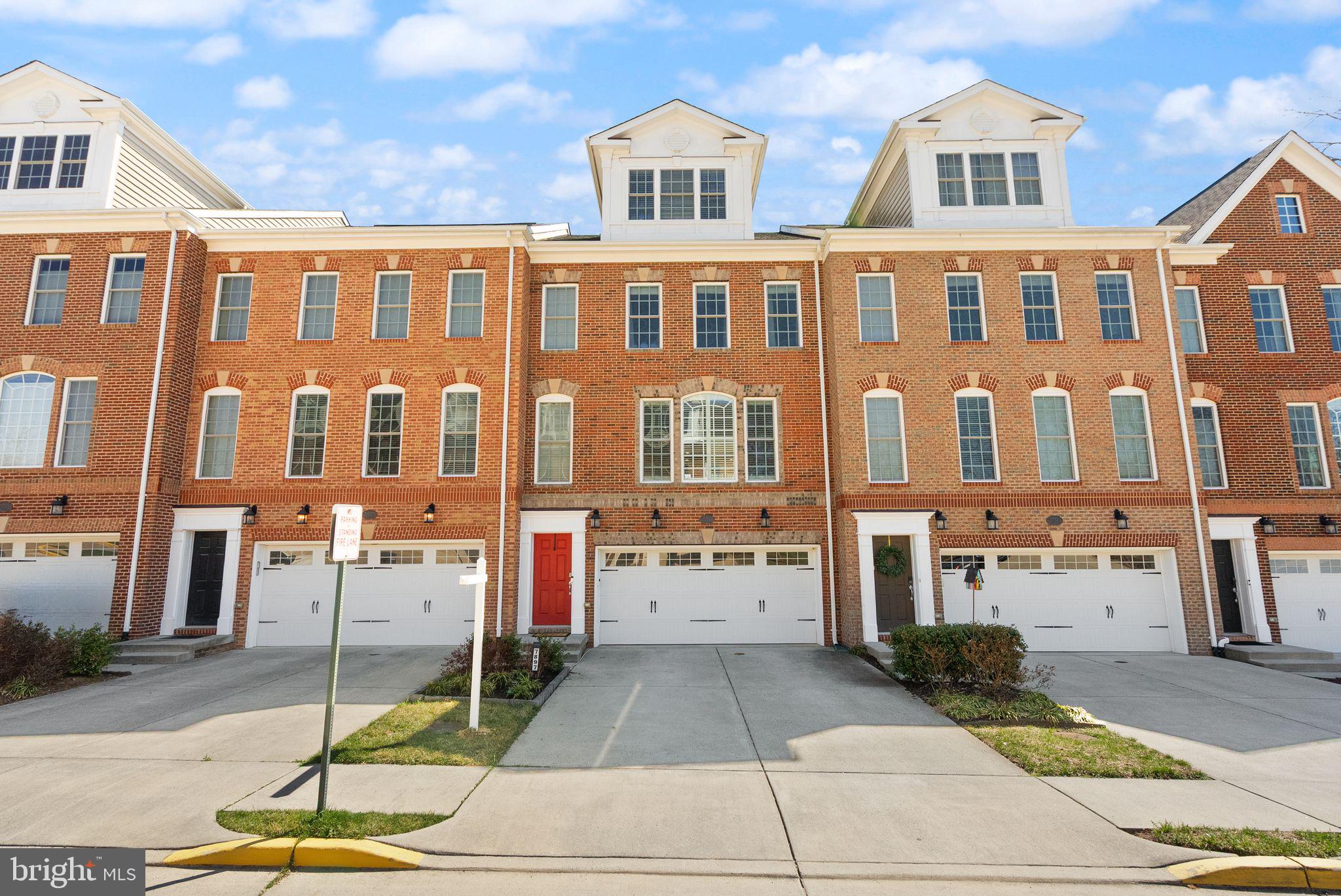 SARATOGA TOWNHOUSES - Residential