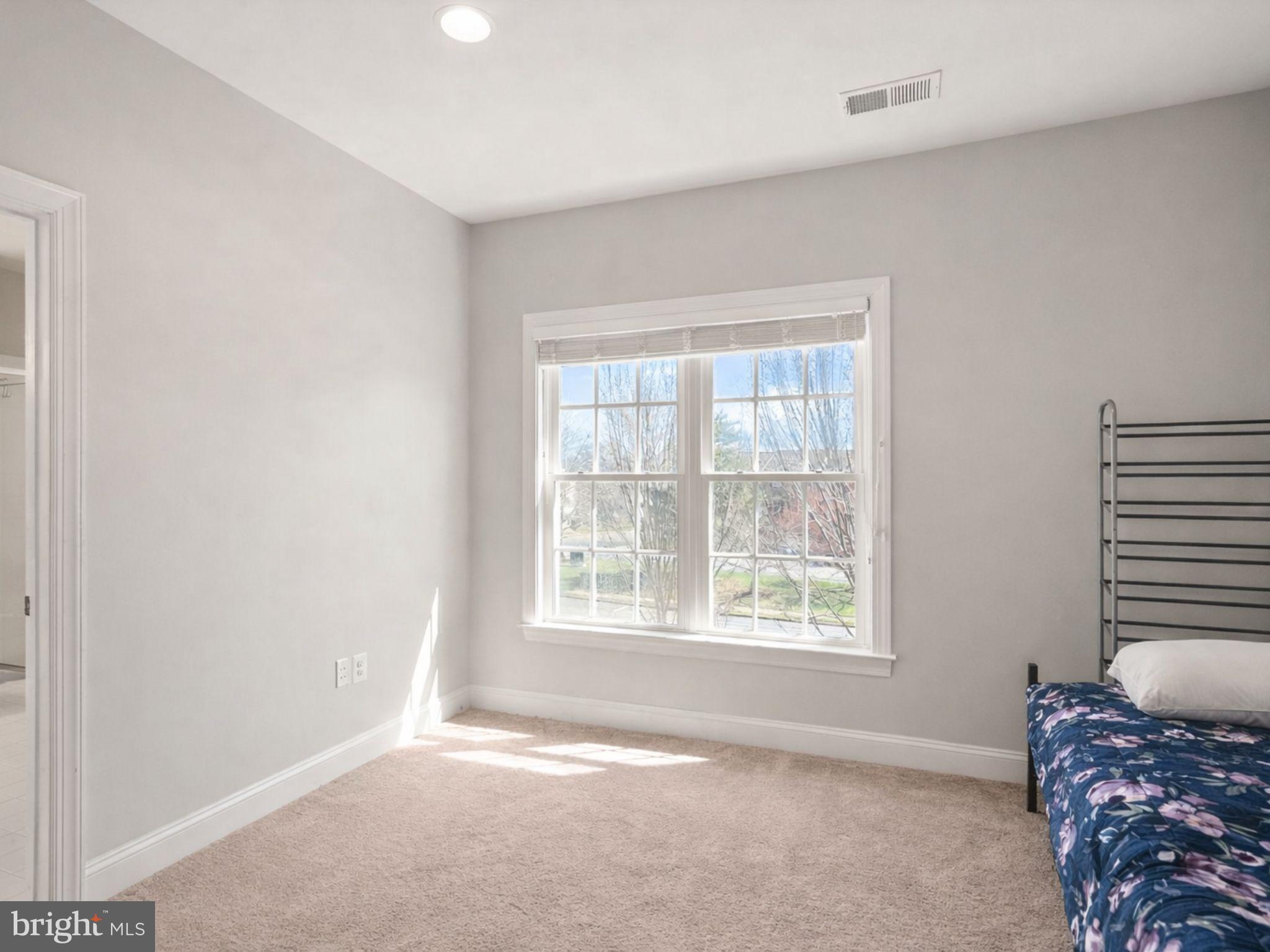 SARATOGA TOWNHOUSES - Residential