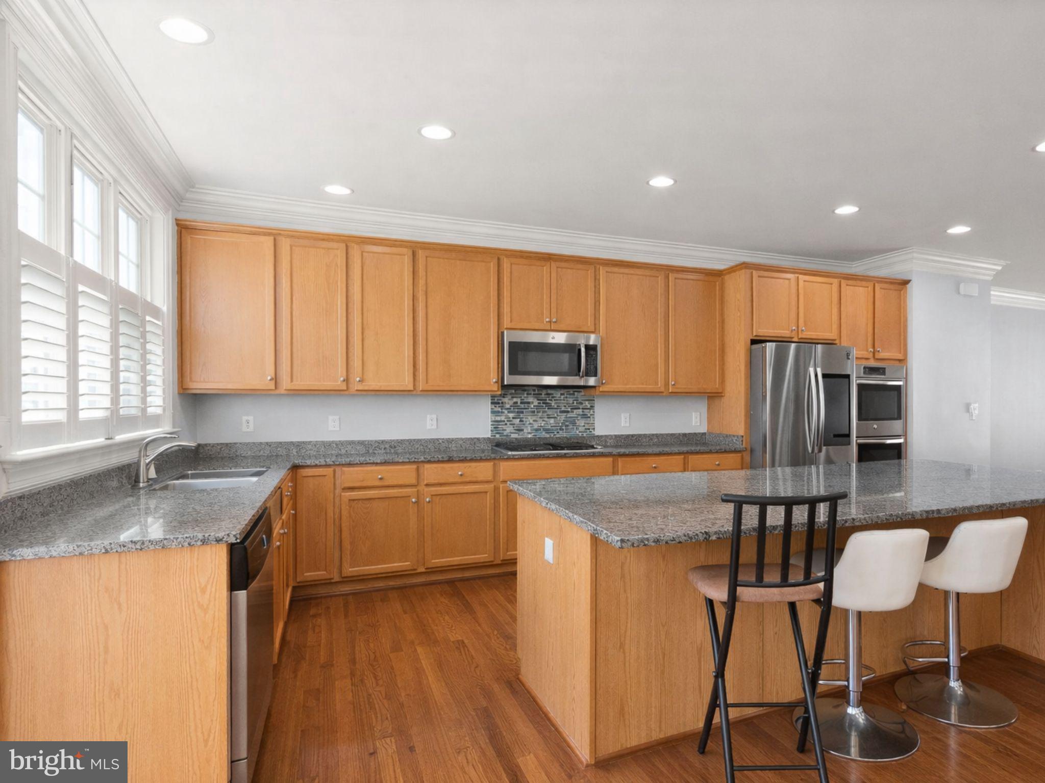 SARATOGA TOWNHOUSES - Residential