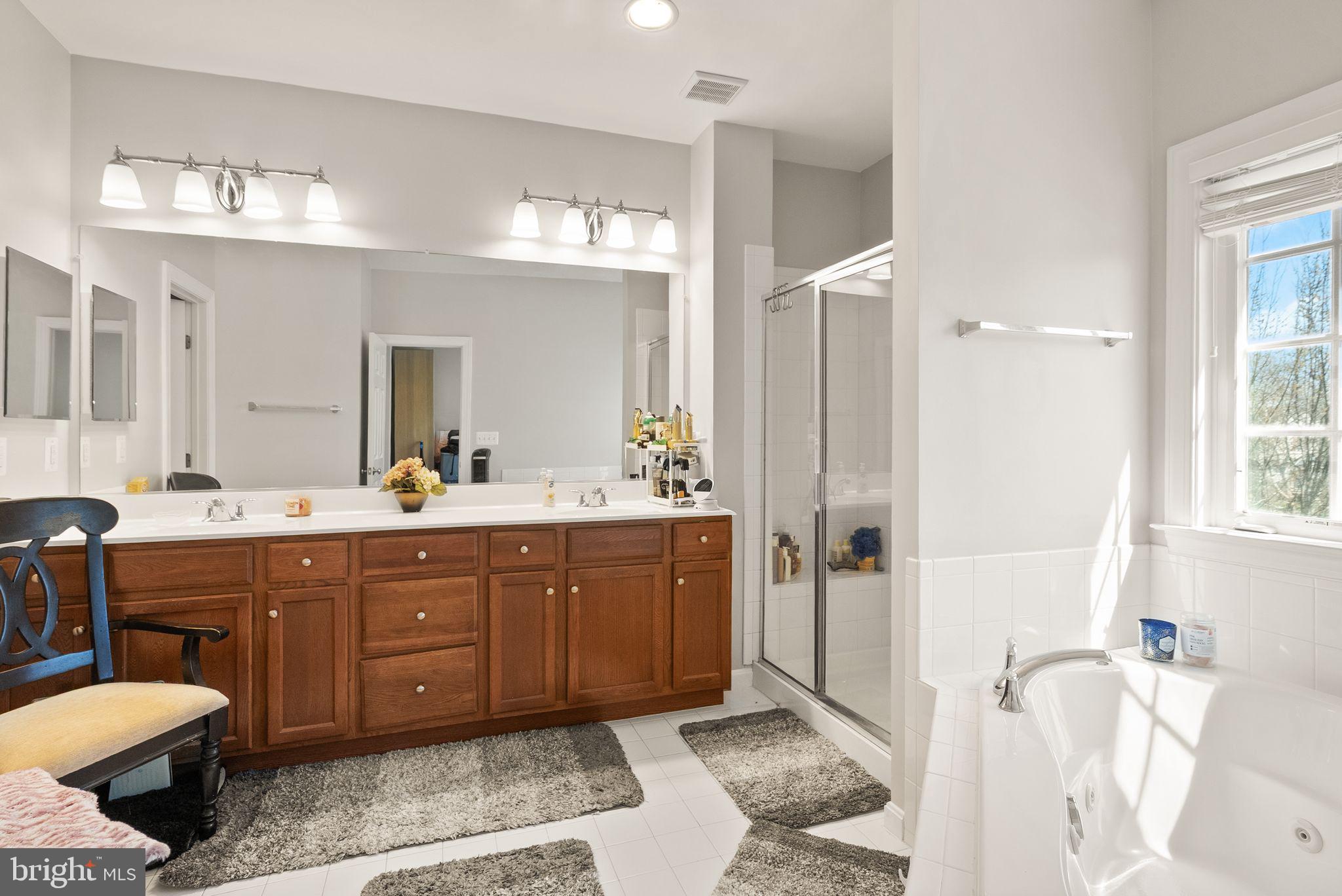 SARATOGA TOWNHOUSES - Residential