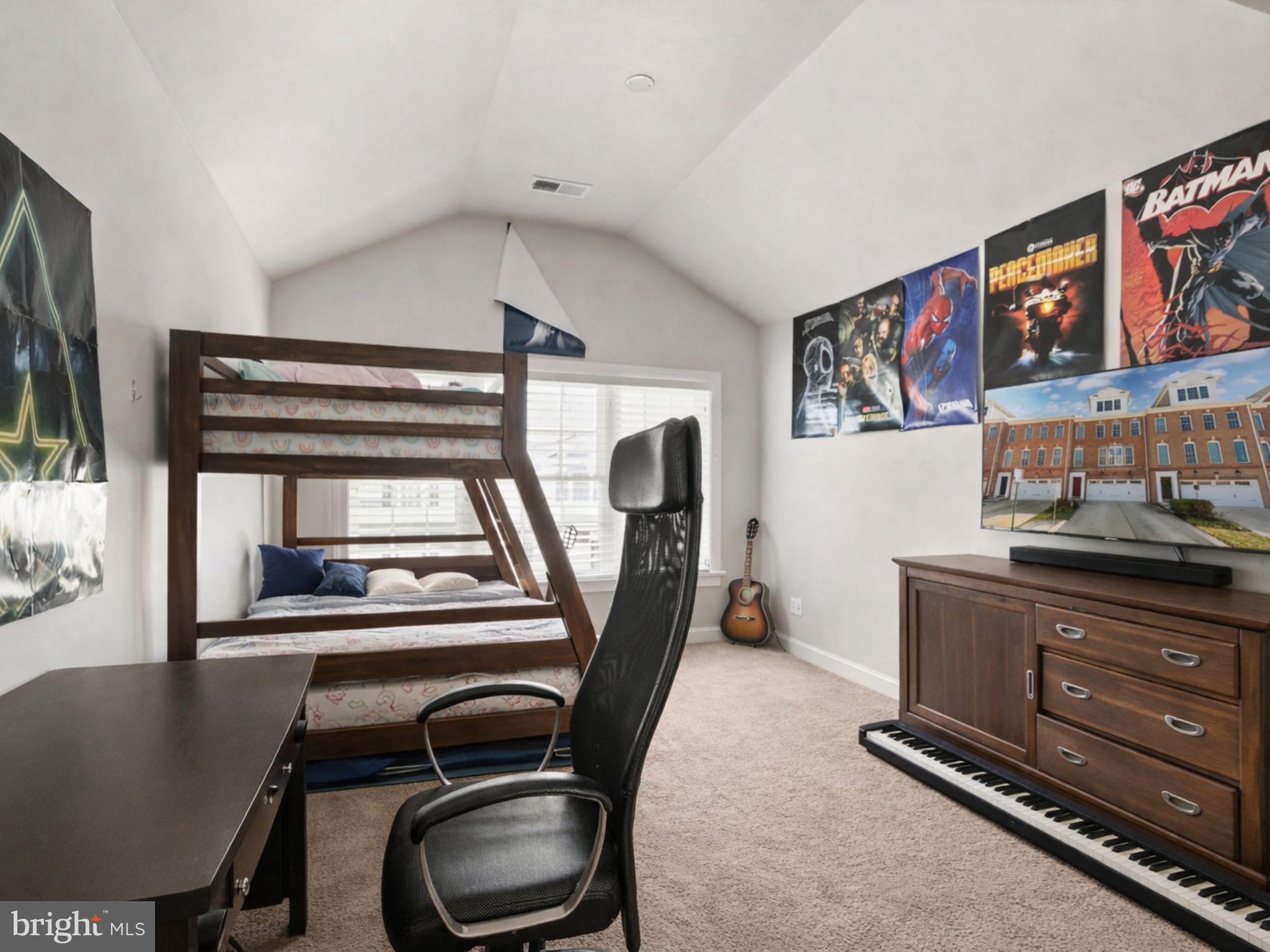 SARATOGA TOWNHOUSES - Residential