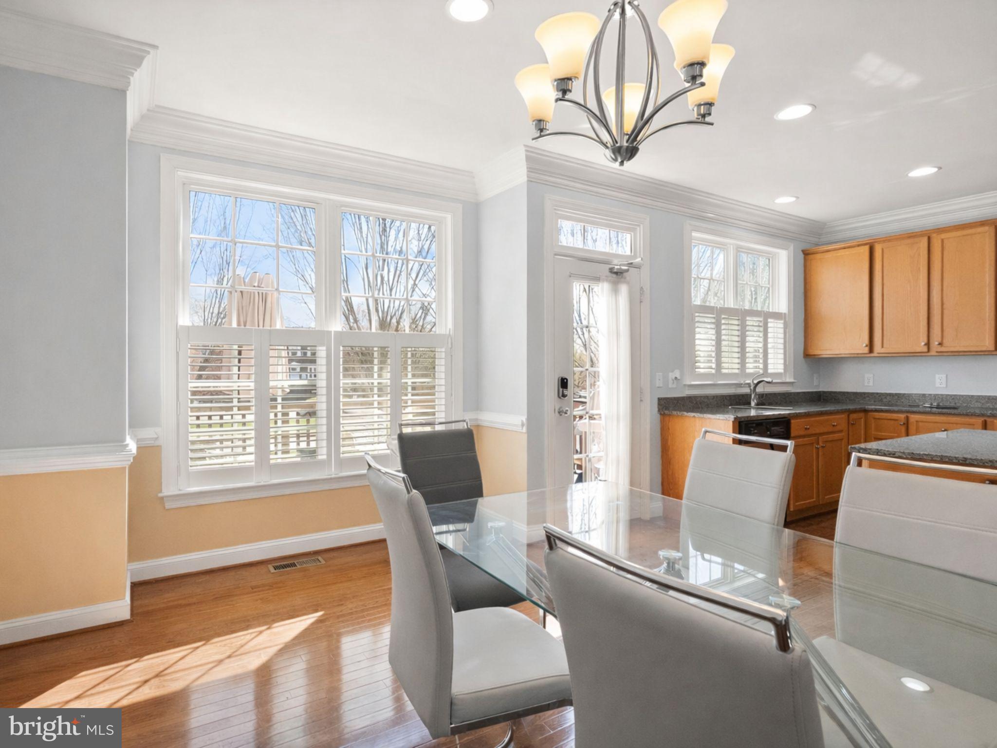 SARATOGA TOWNHOUSES - Residential