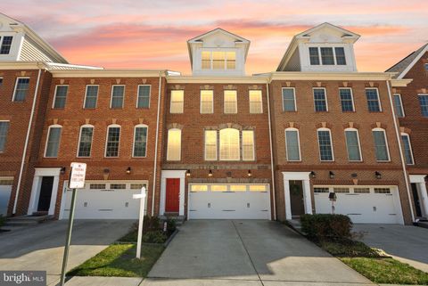 Townhouse For Sale - 7897 Carbondale Way<br/> SPRINGFIELD, VA 22153