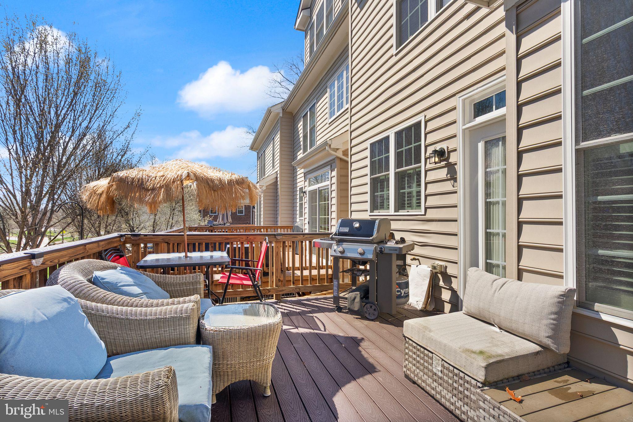 SARATOGA TOWNHOUSES - Residential