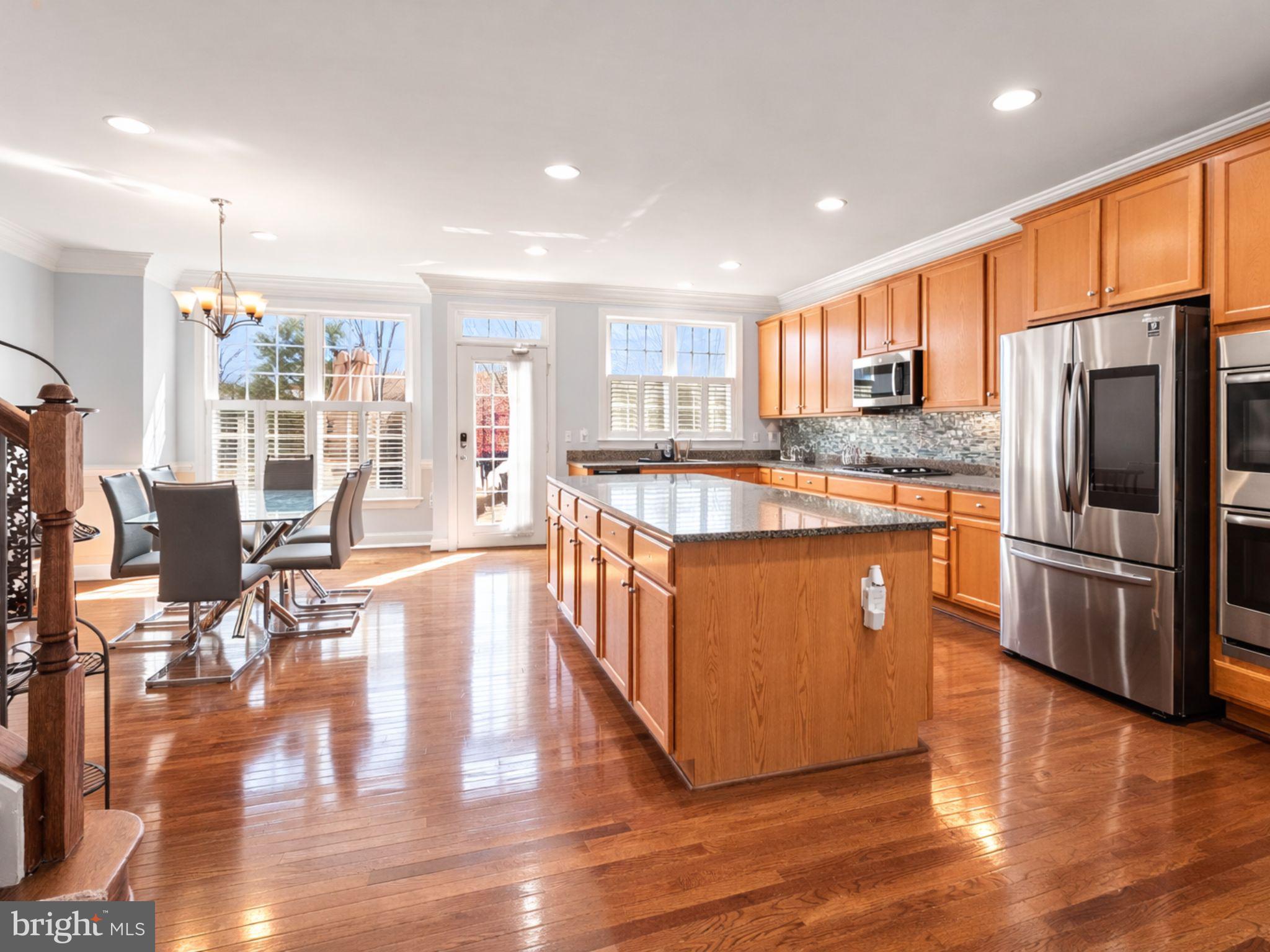 SARATOGA TOWNHOUSES - Residential