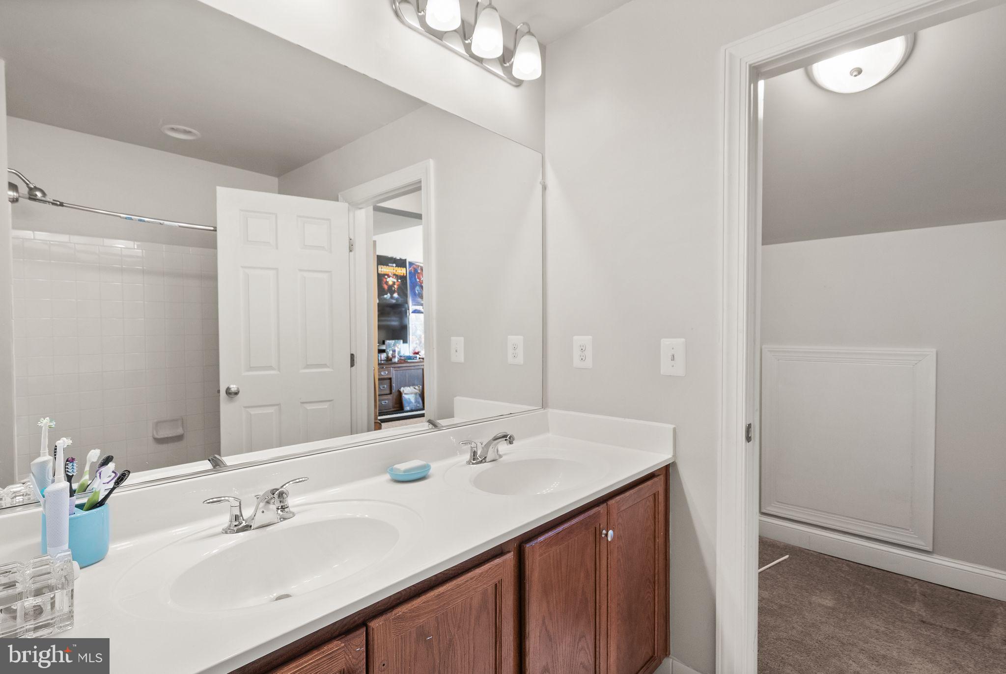 SARATOGA TOWNHOUSES - Residential