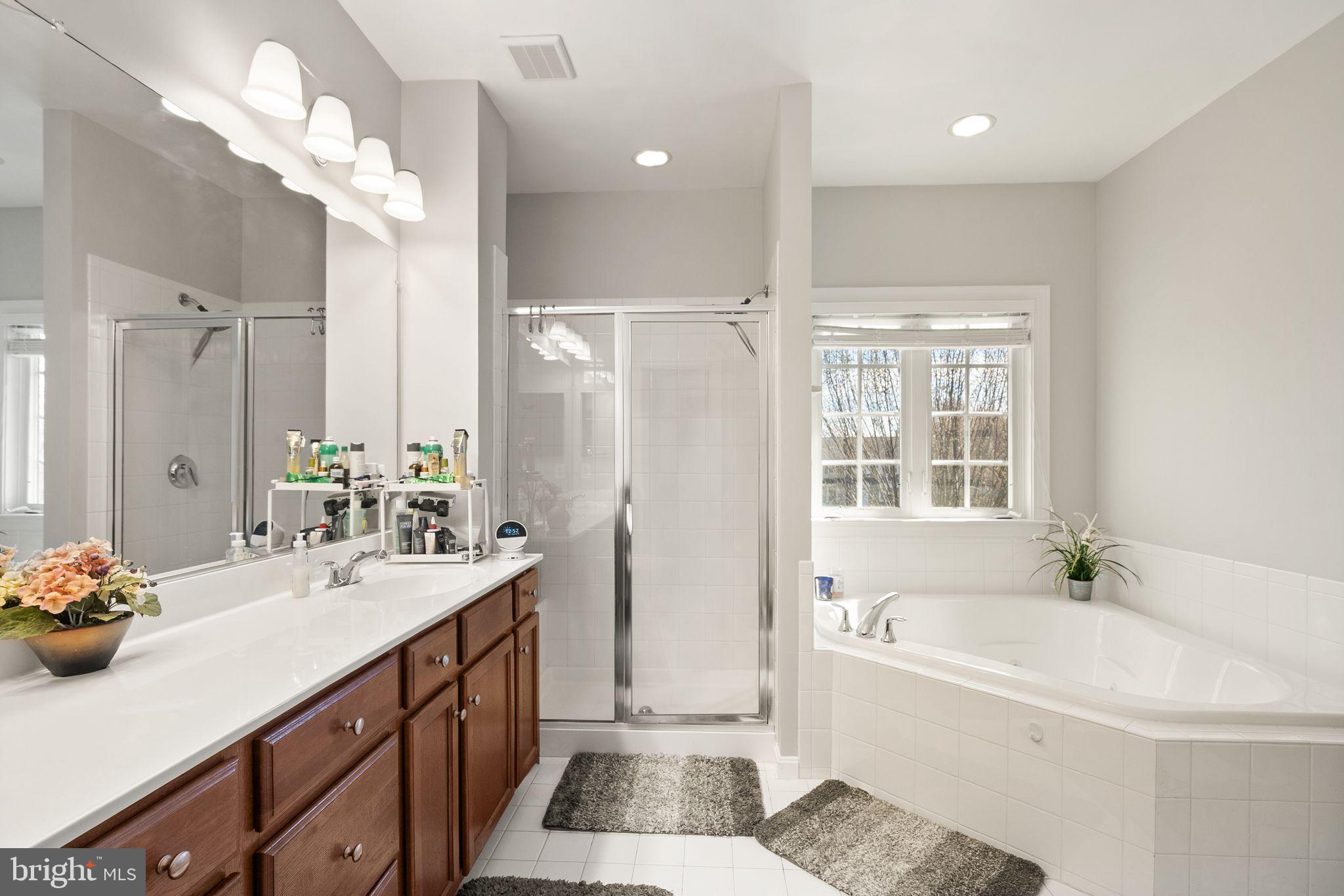 SARATOGA TOWNHOUSES - Residential