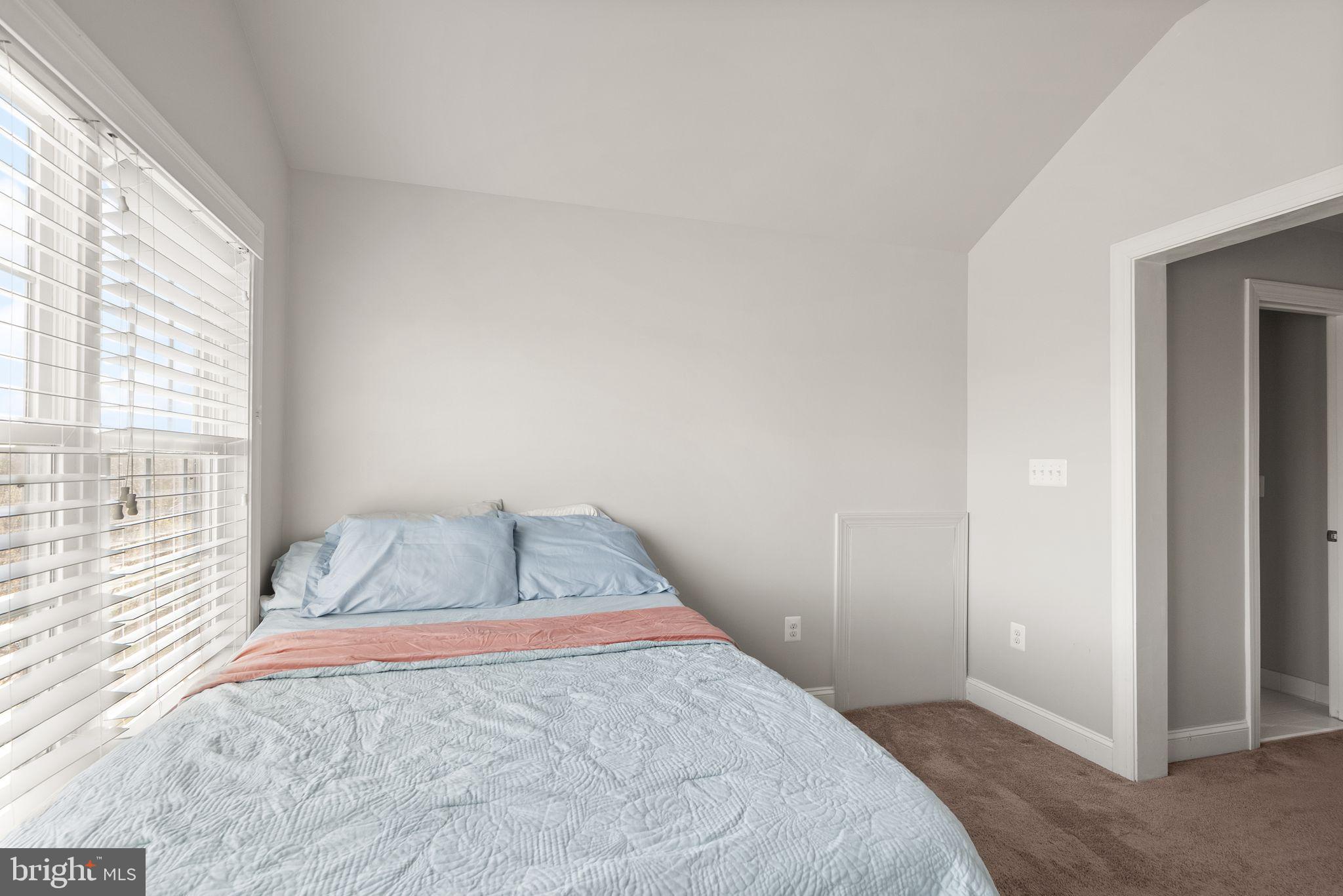 SARATOGA TOWNHOUSES - Residential