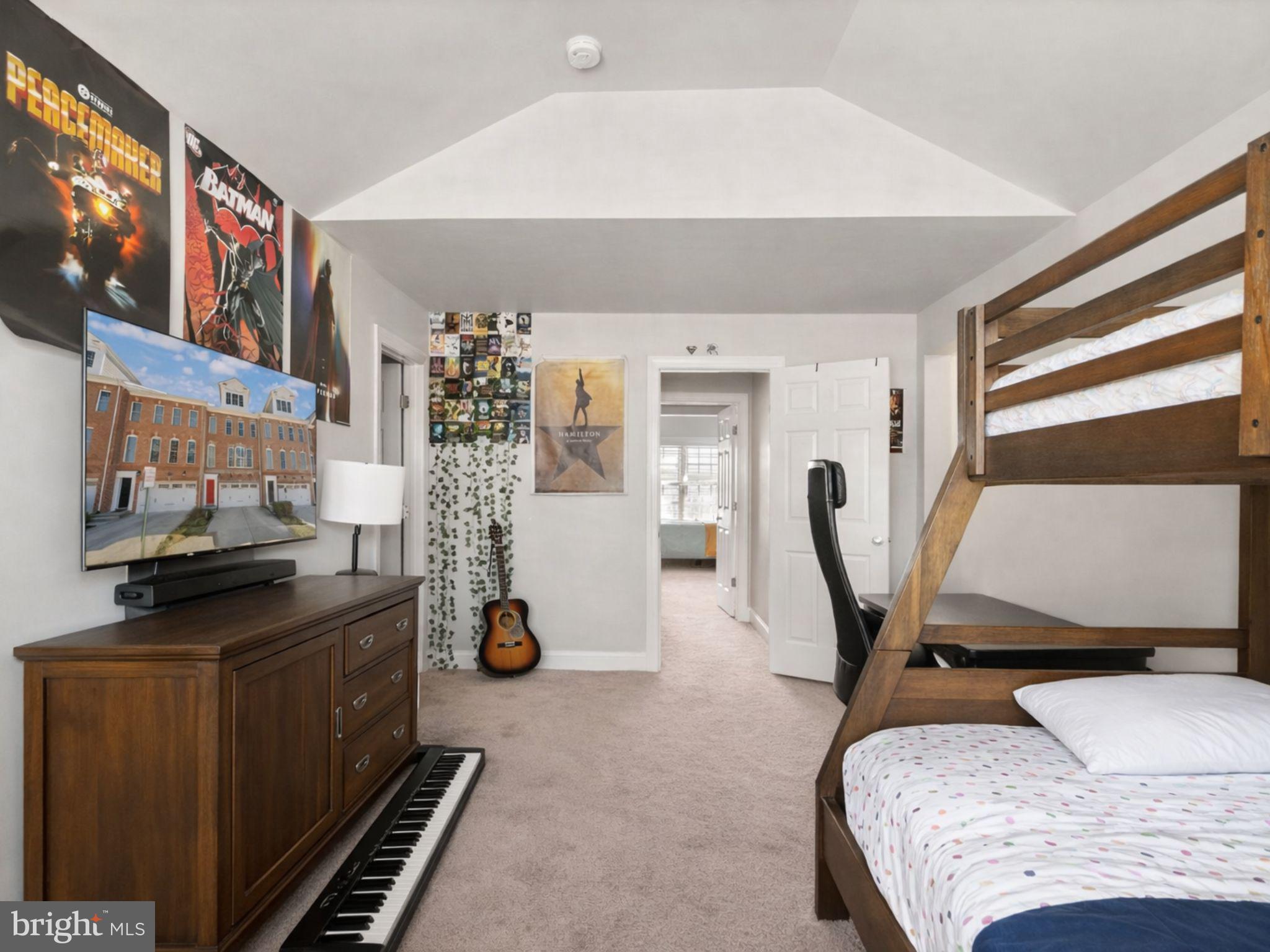 SARATOGA TOWNHOUSES - Residential