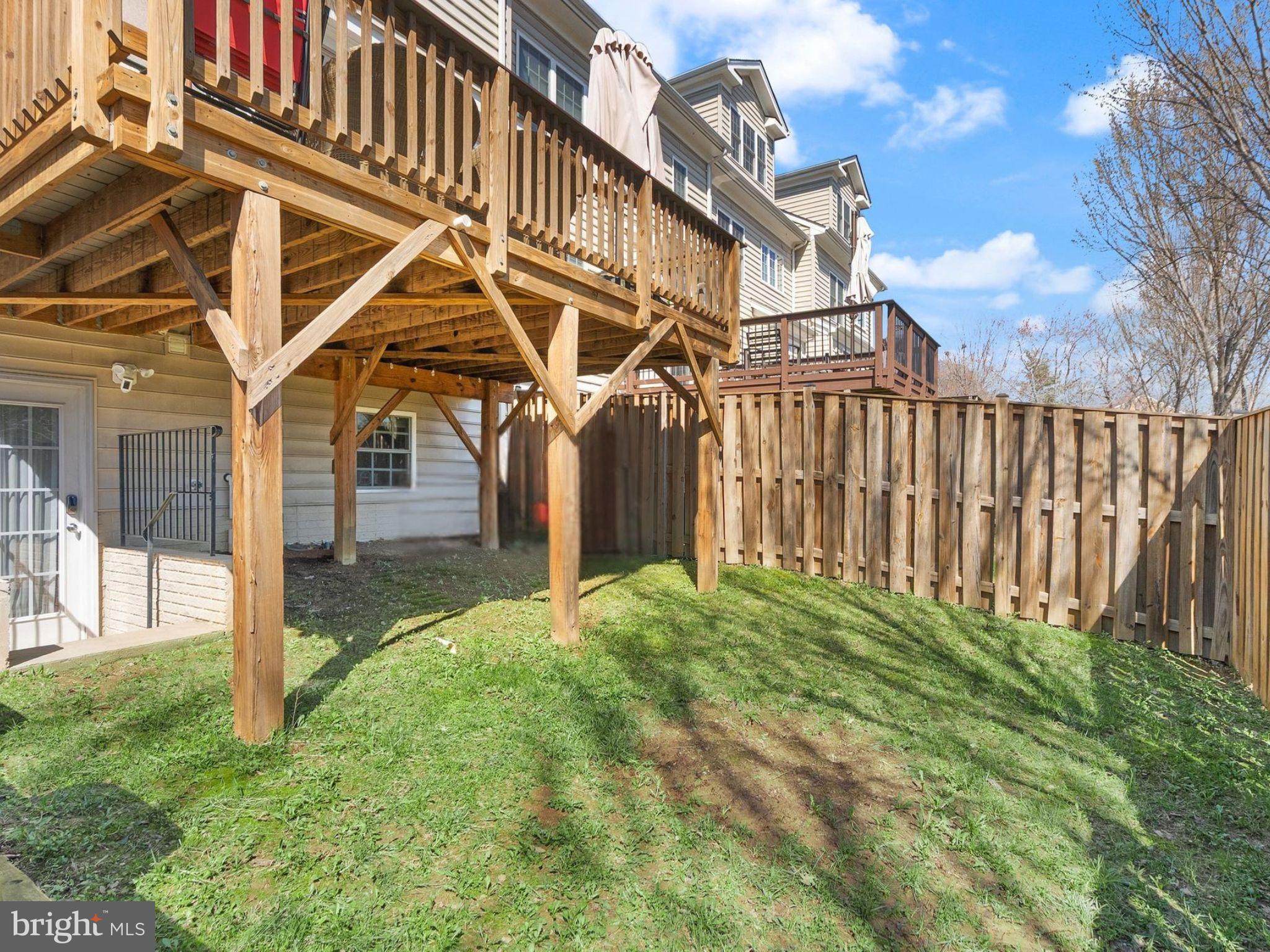 SARATOGA TOWNHOUSES - Residential