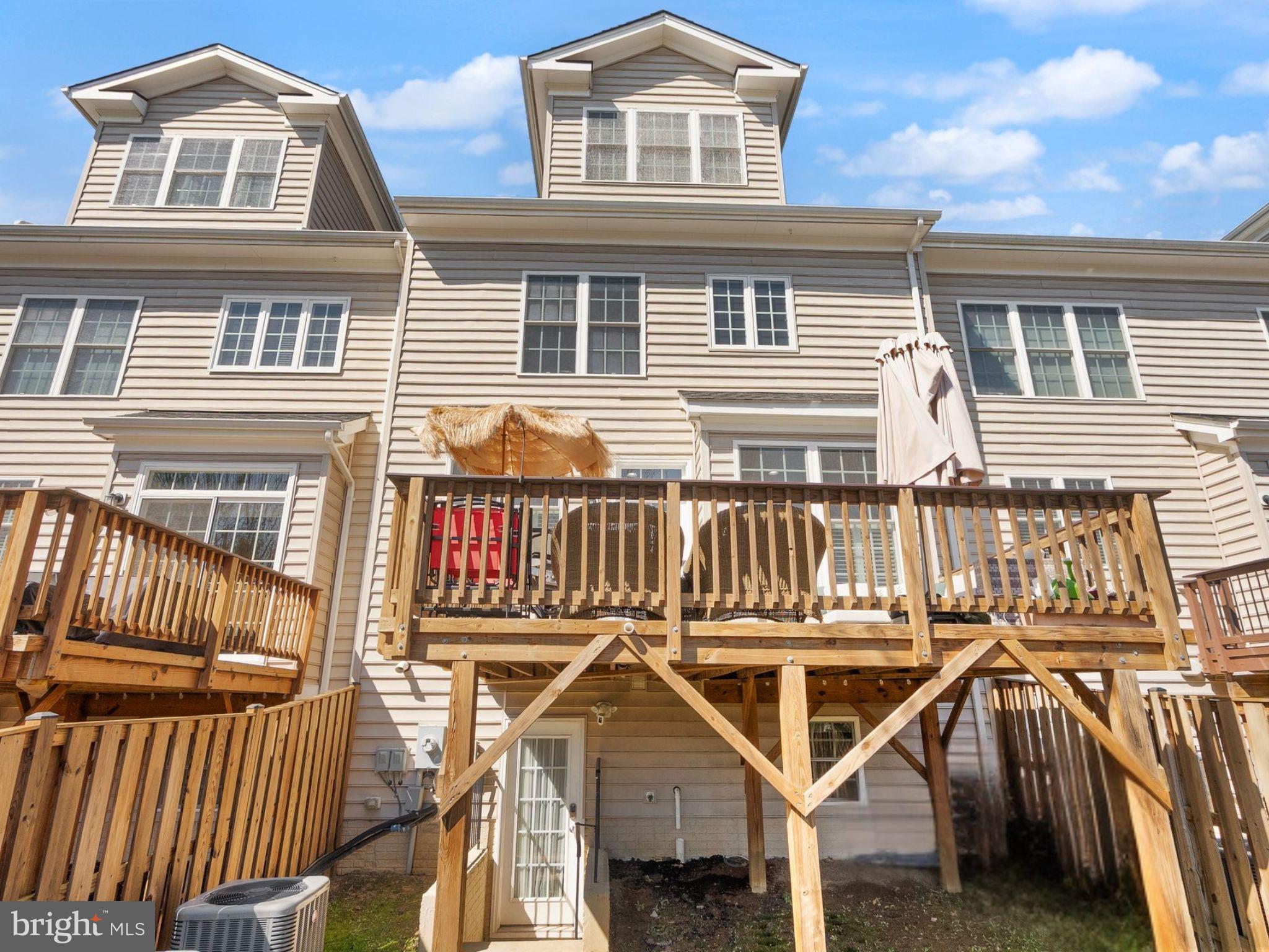 SARATOGA TOWNHOUSES - Residential