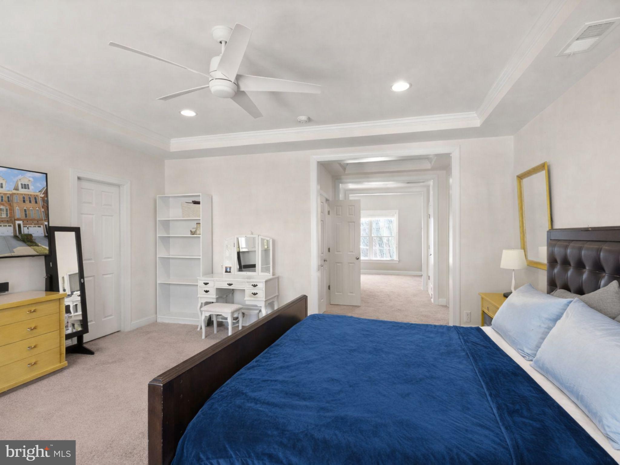 SARATOGA TOWNHOUSES - Residential