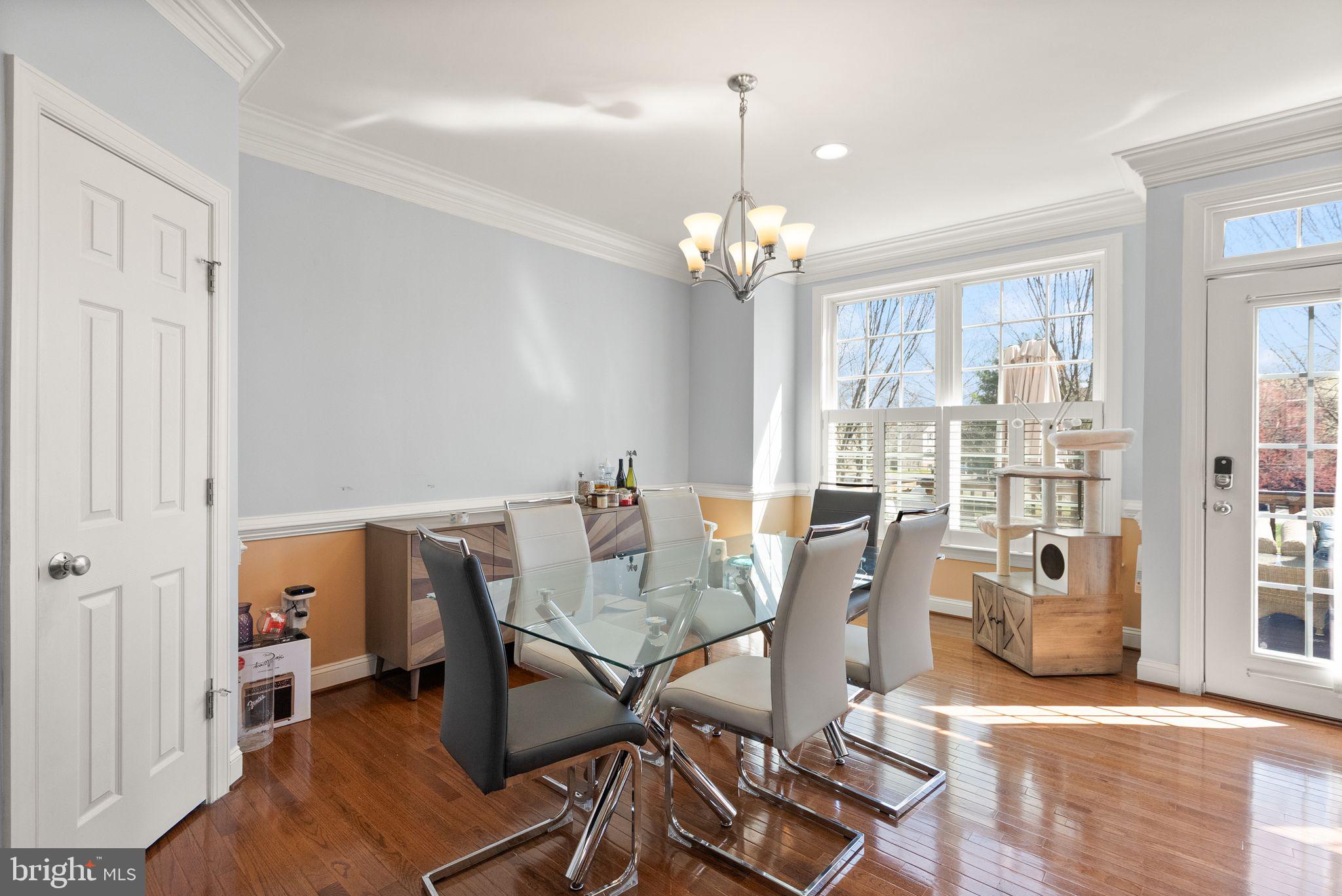 SARATOGA TOWNHOUSES - Residential