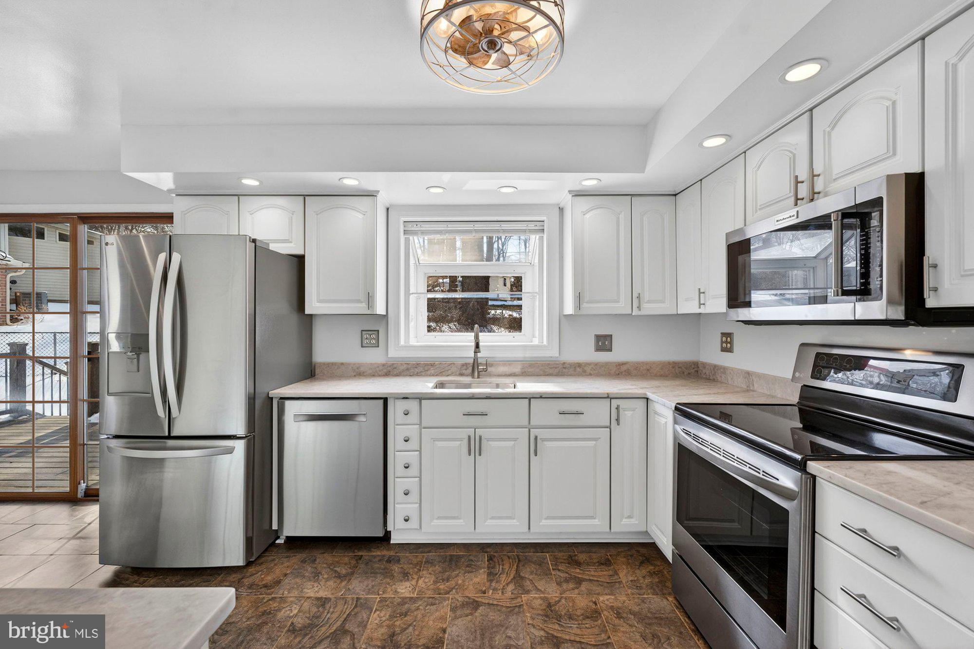 8905 SIDE SADDLE ROAD