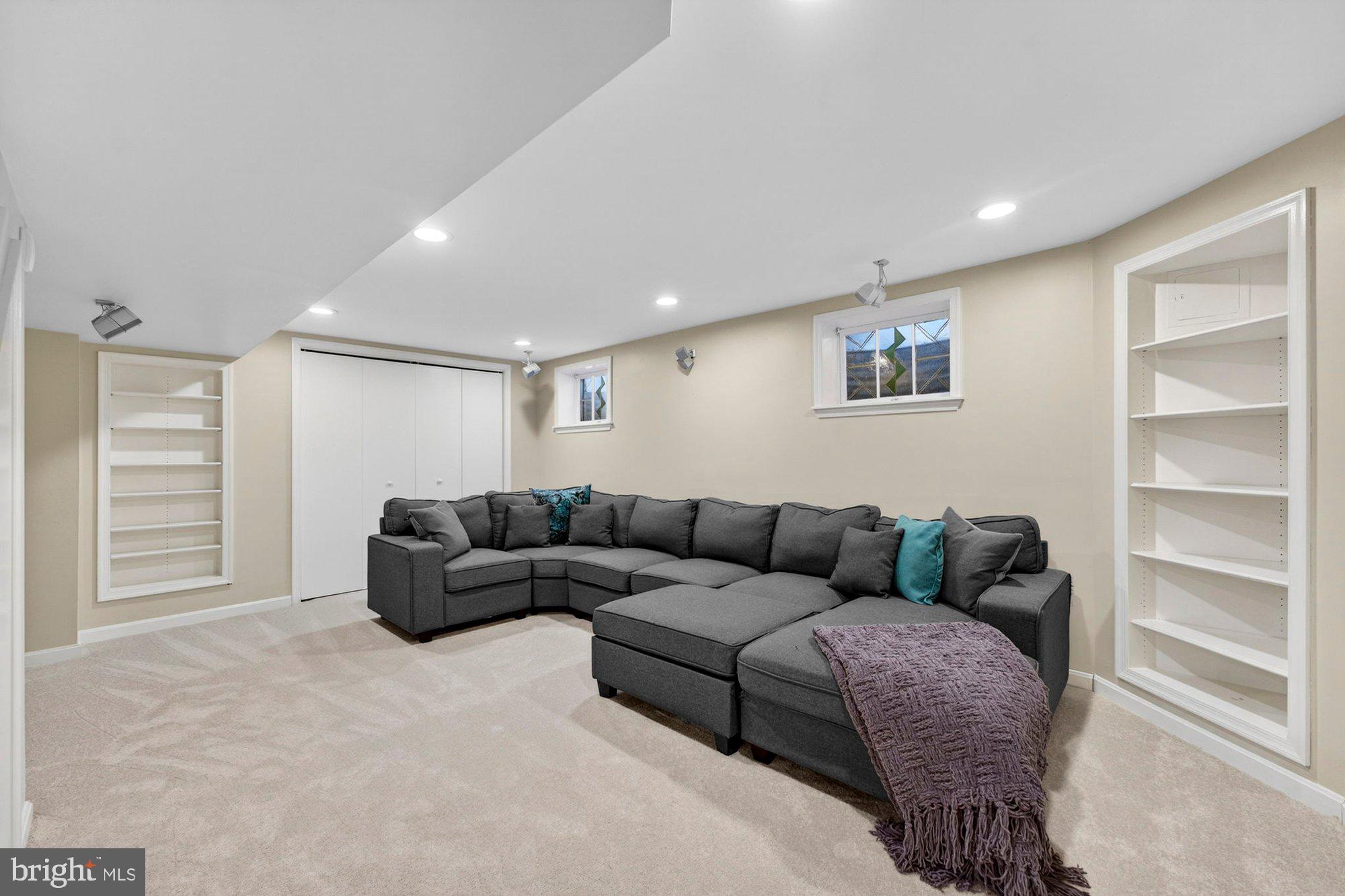 8905 SIDE SADDLE ROAD