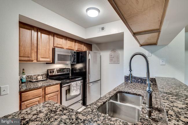 POINTE AT PARK CENTER - Residential Lease