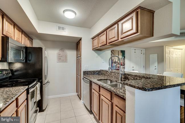 POINTE AT PARK CENTER - Residential Lease