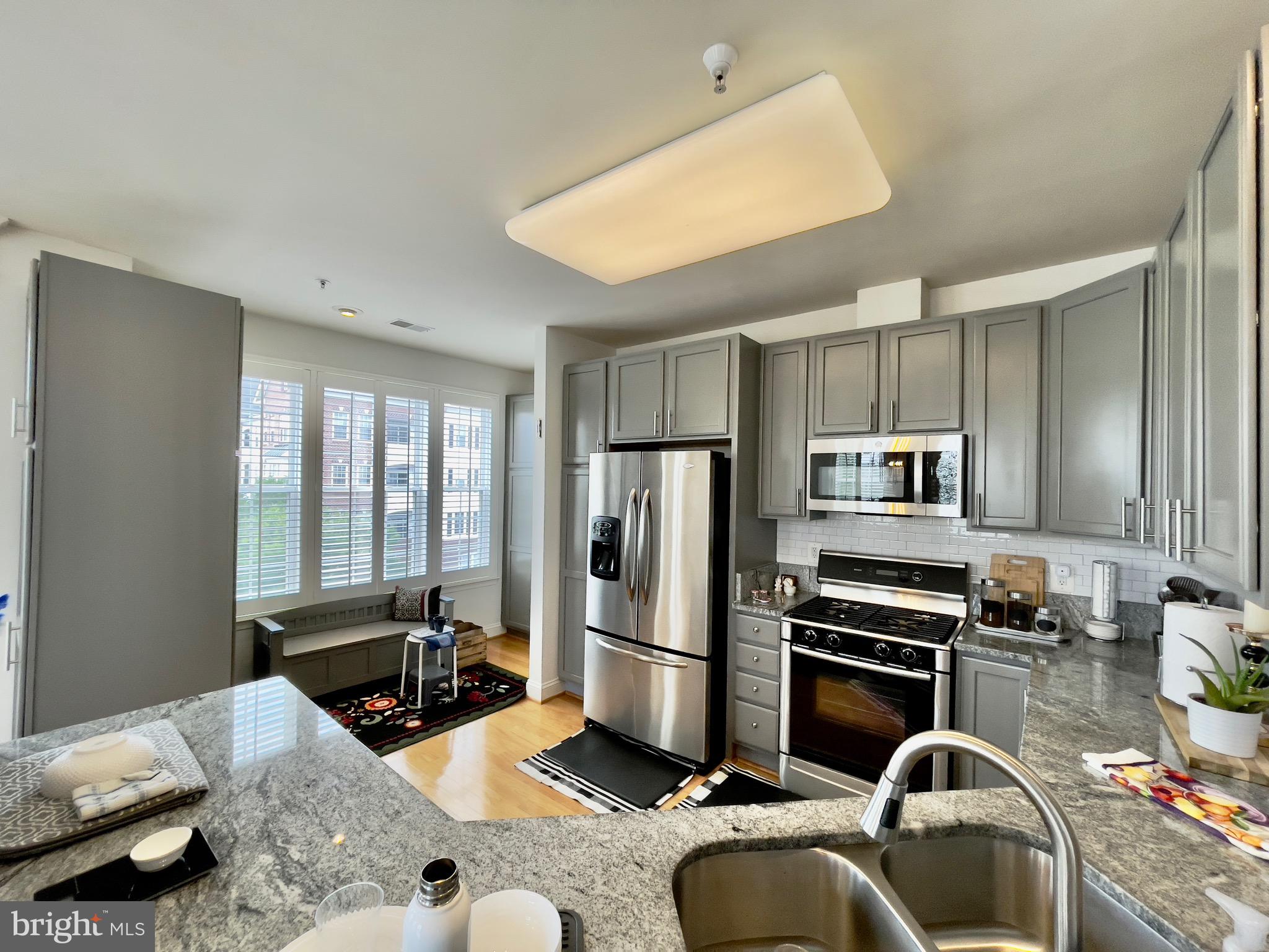 RIVER HILL - Residential