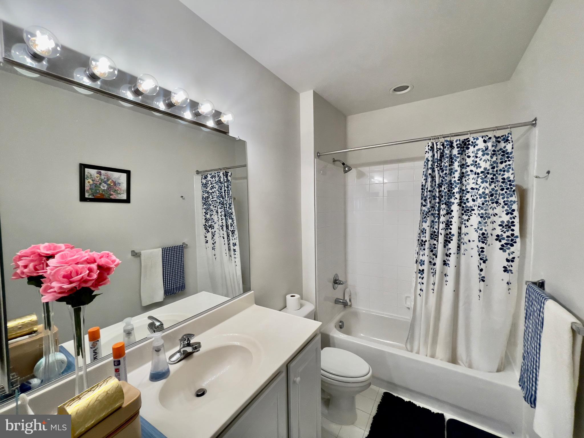 RIVER HILL - Residential