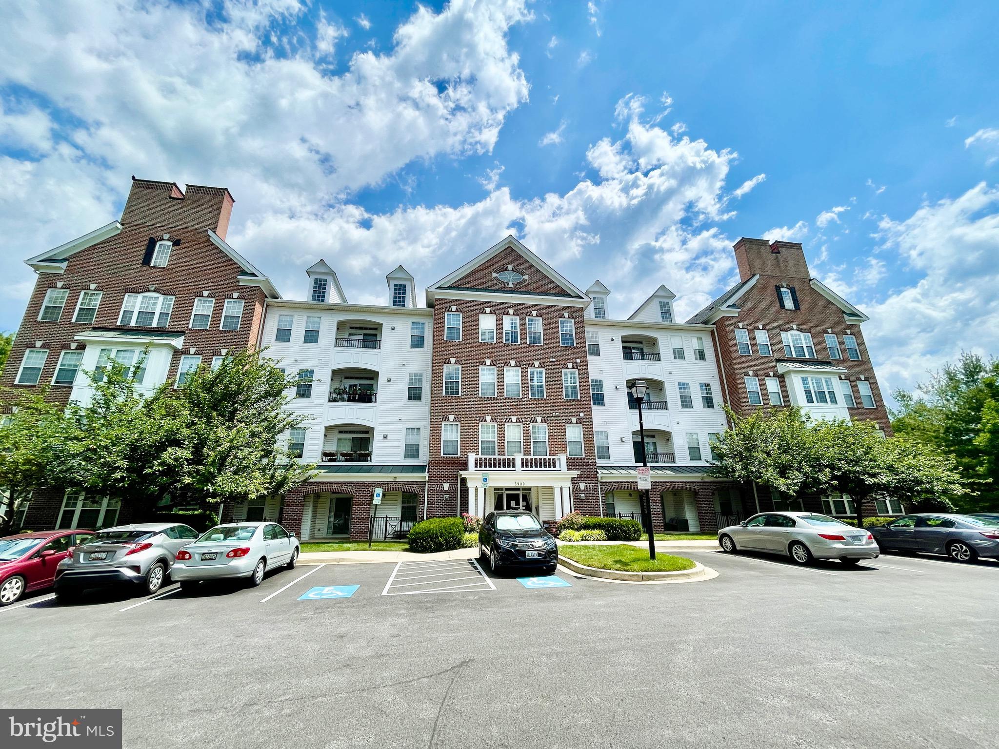 RIVER HILL - Residential