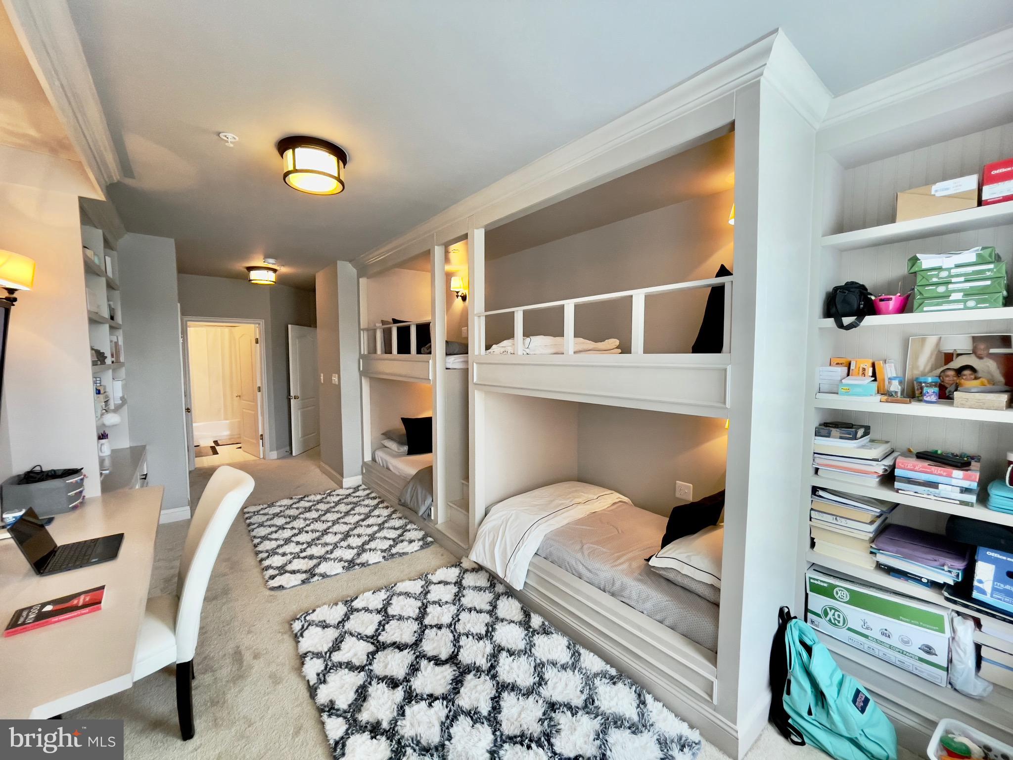 RIVER HILL - Residential