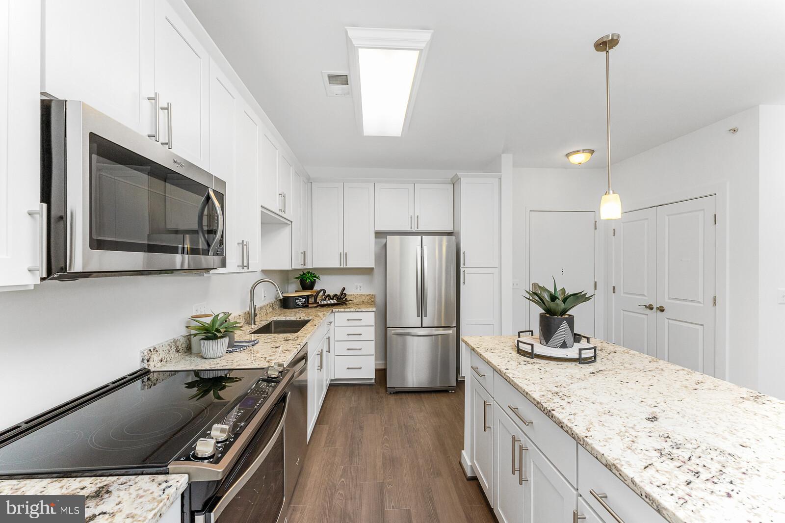 THE ENCLAVE - Residential