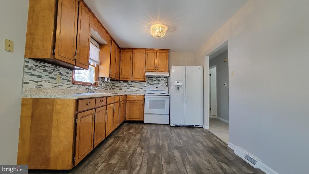 216 BROOKSIDE TERRACE