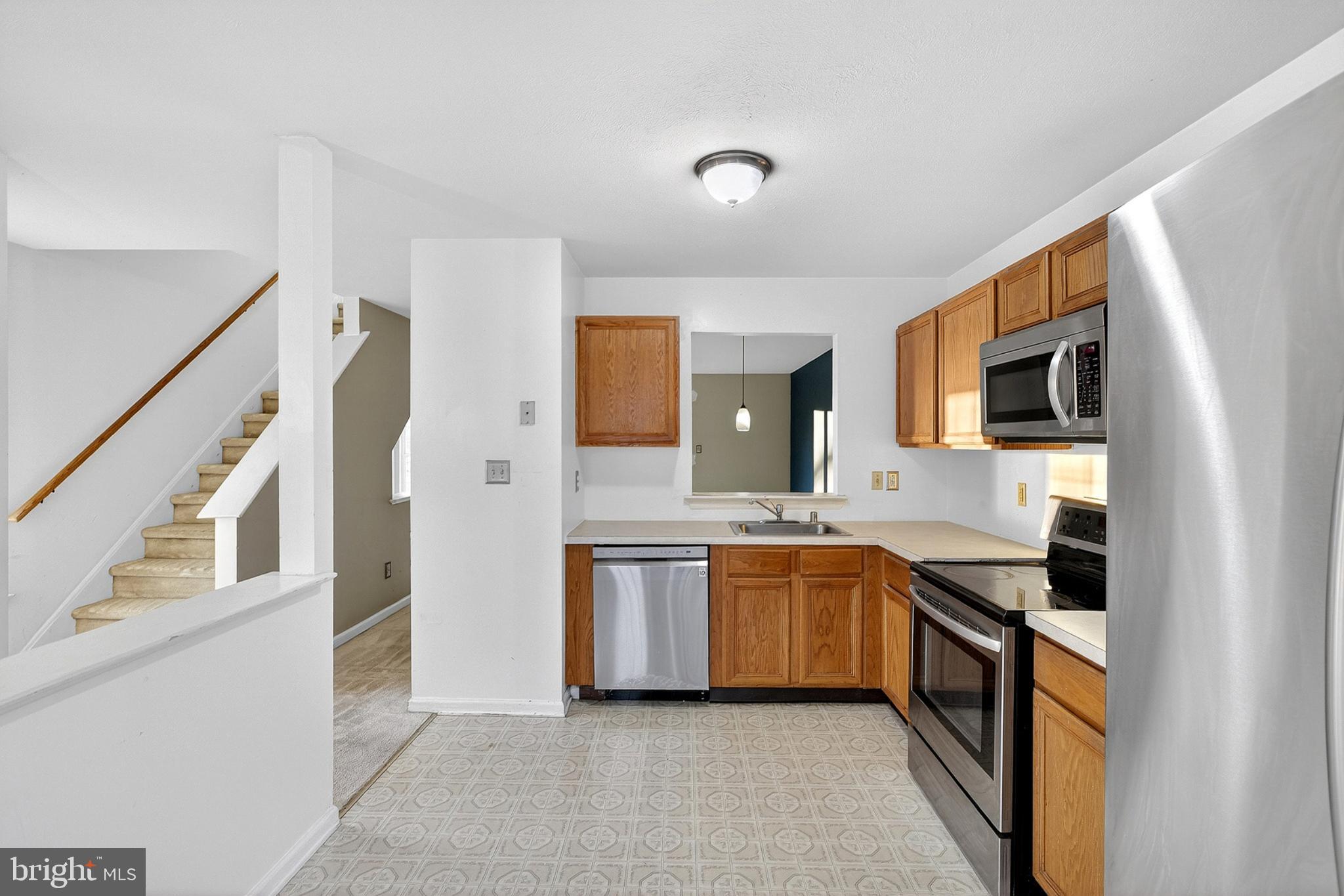 335 VICTORIA BOULEVARD