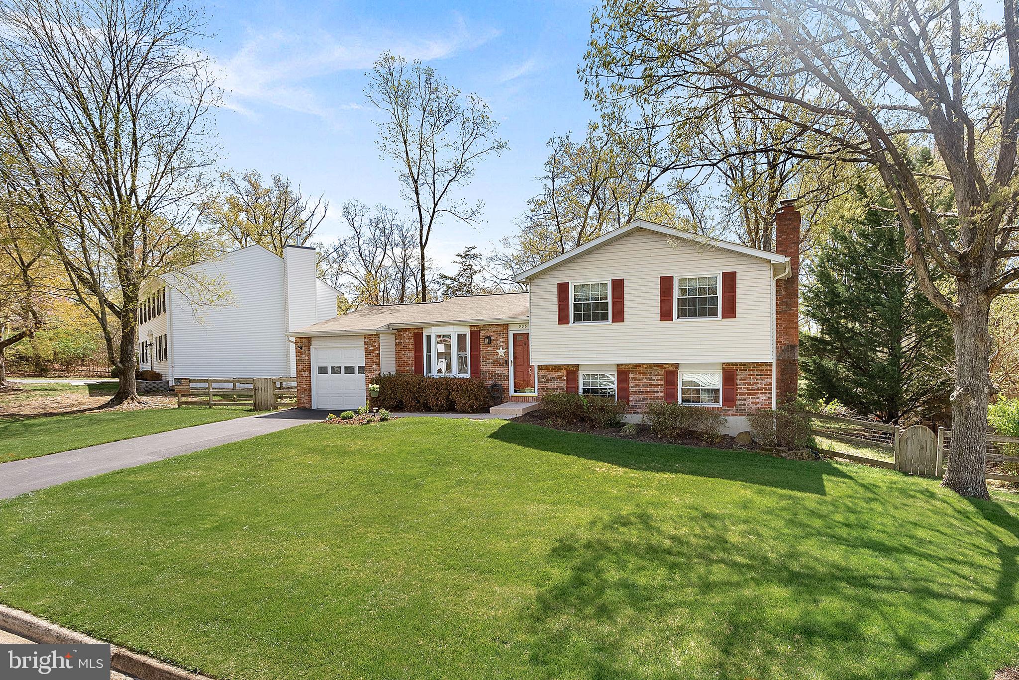 908 E ROANOKE ROAD E