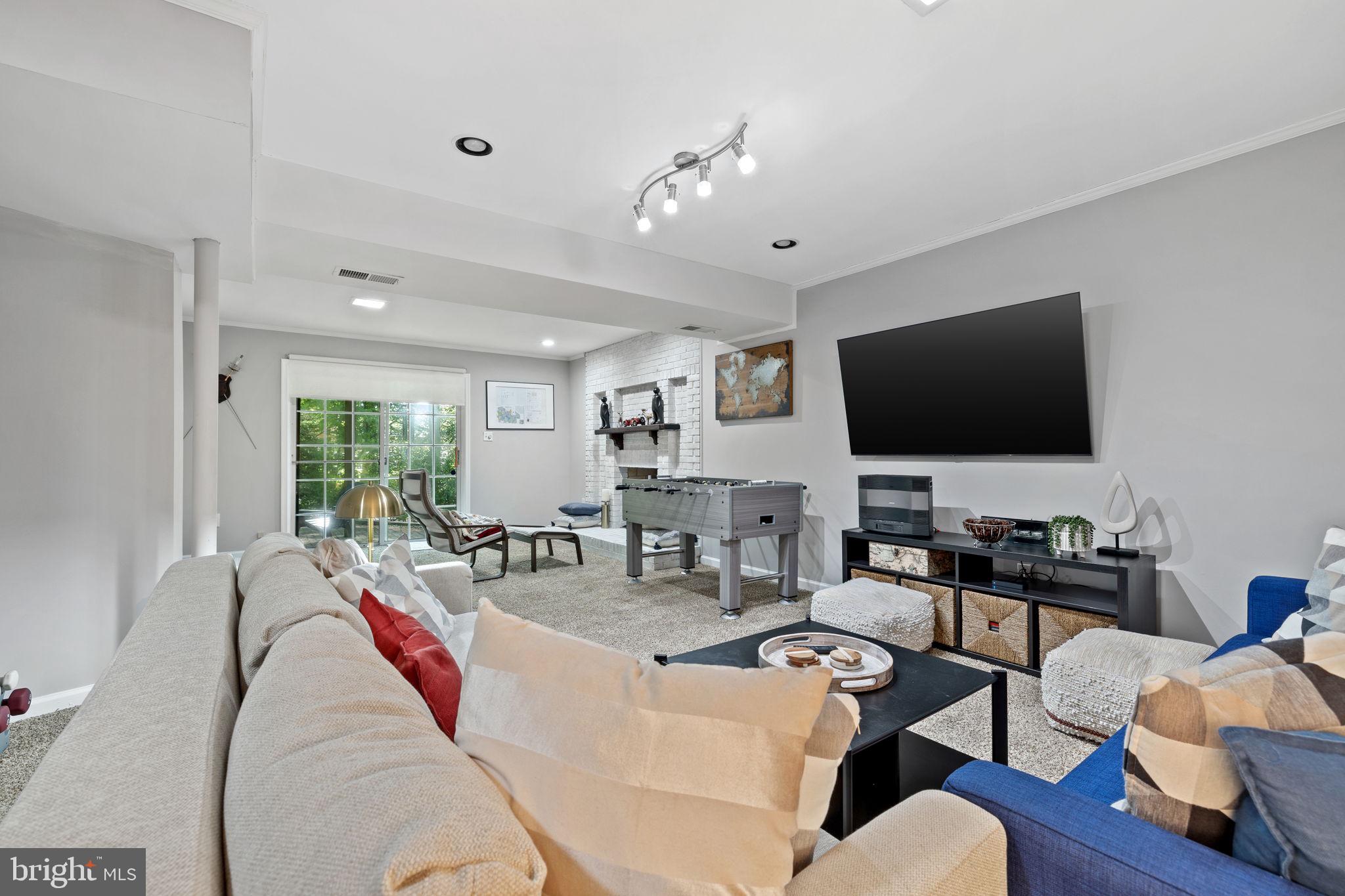 LAKE MONTCLAIR - Residential