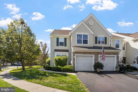 Condo For Sale - 101 Dahlia Circle<br/> DAYTON, NJ 08810