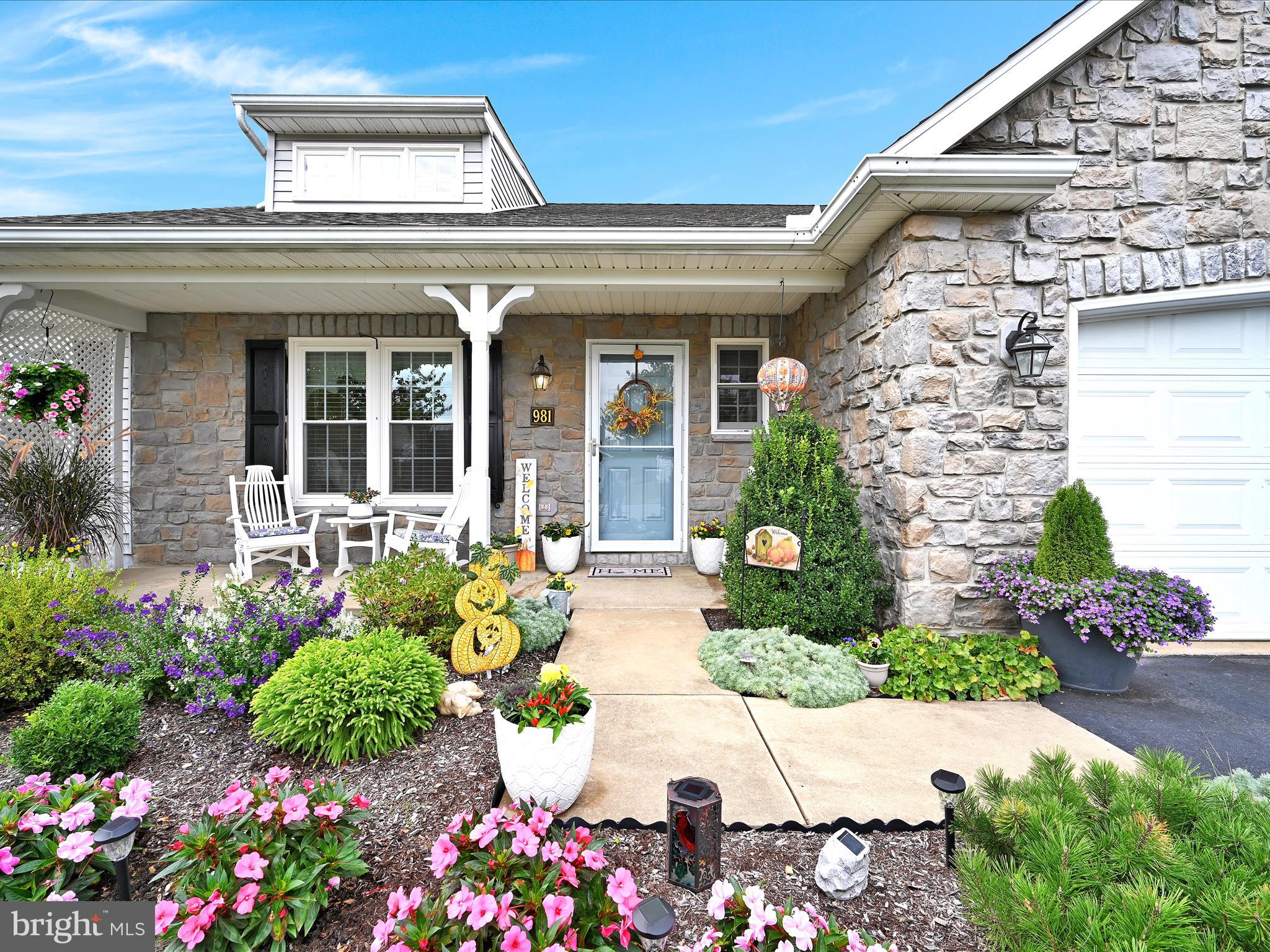 981 CAMBRIDGE DRIVE