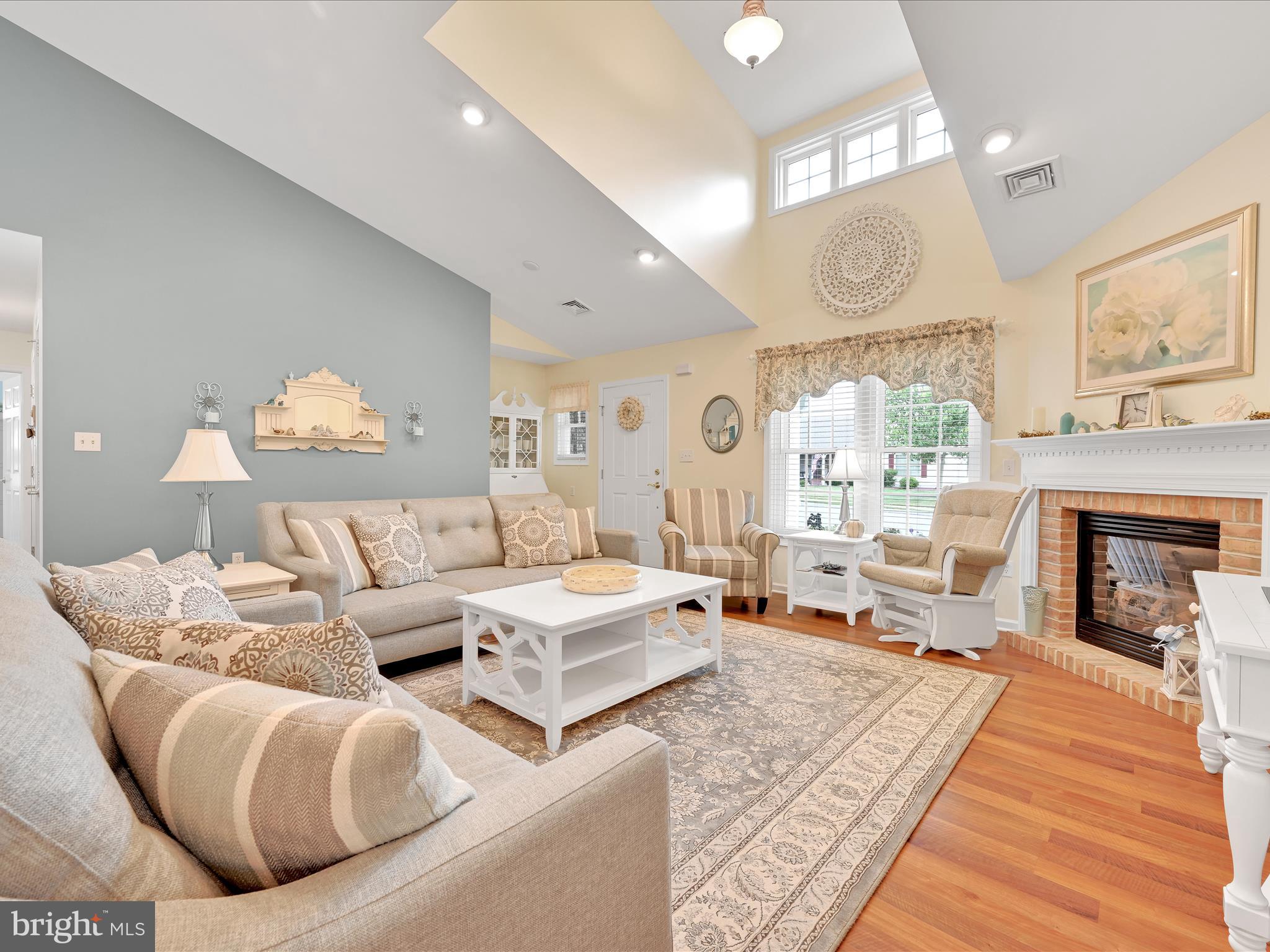 981 CAMBRIDGE DRIVE