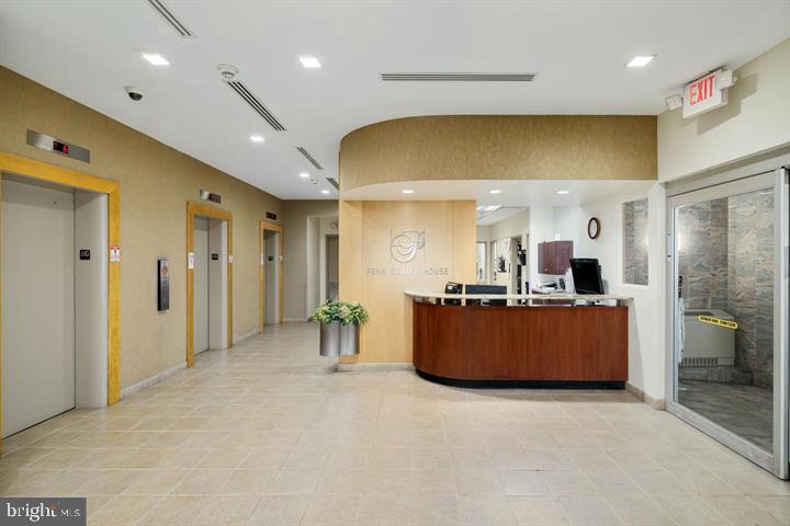 LOGAN SQUARE - Residential