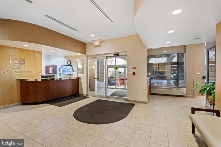 LOGAN SQUARE - Residential