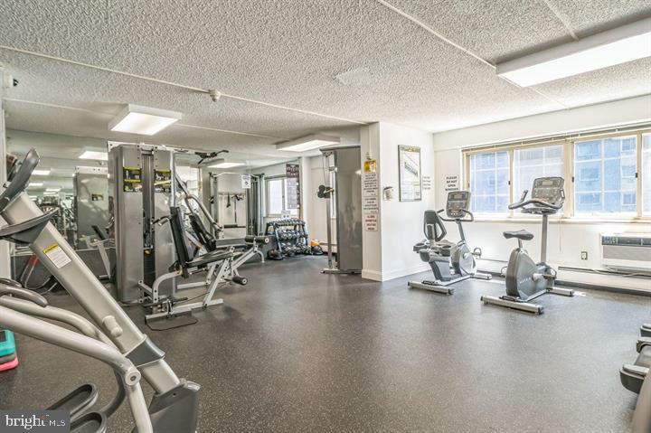 LOGAN SQUARE - Residential