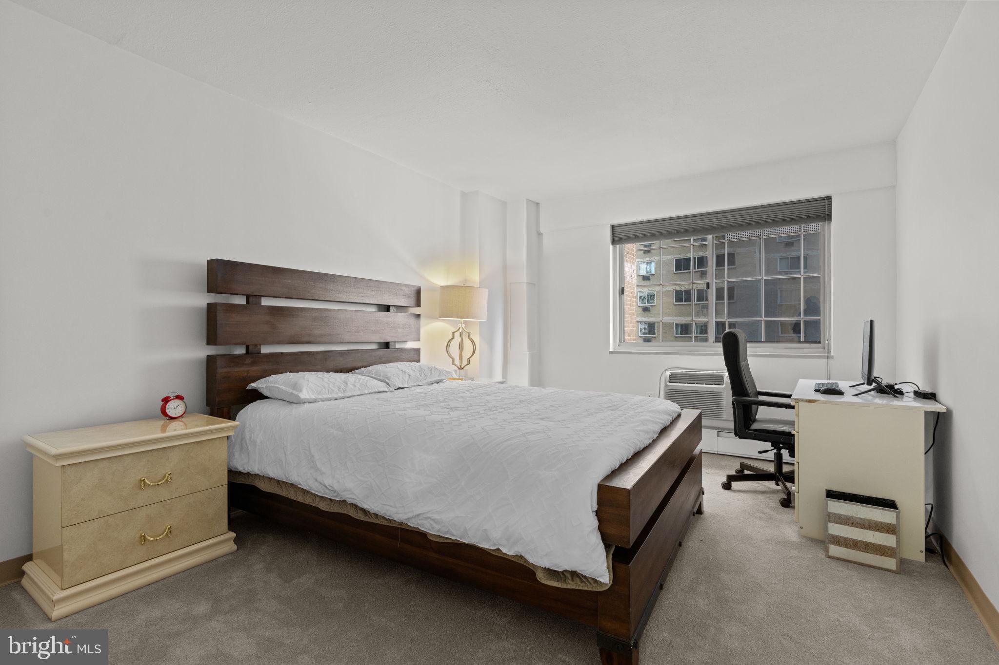 LOGAN SQUARE - Residential