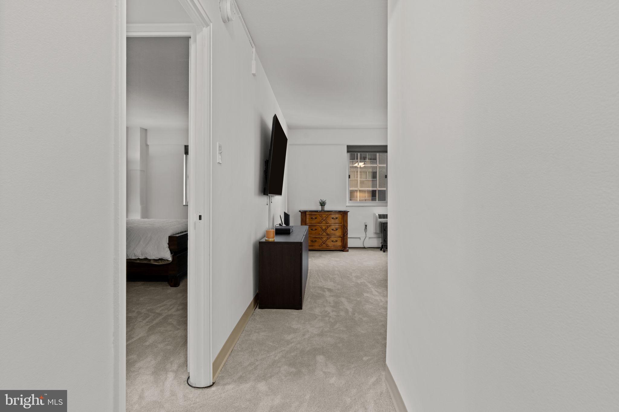 LOGAN SQUARE - Residential