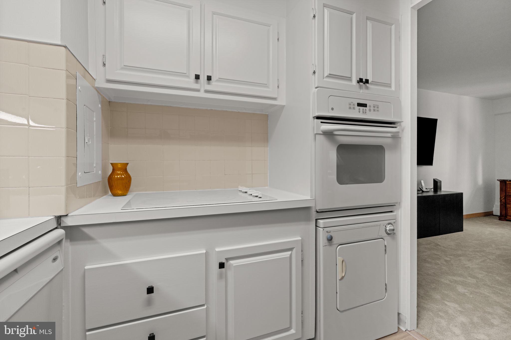 LOGAN SQUARE - Residential